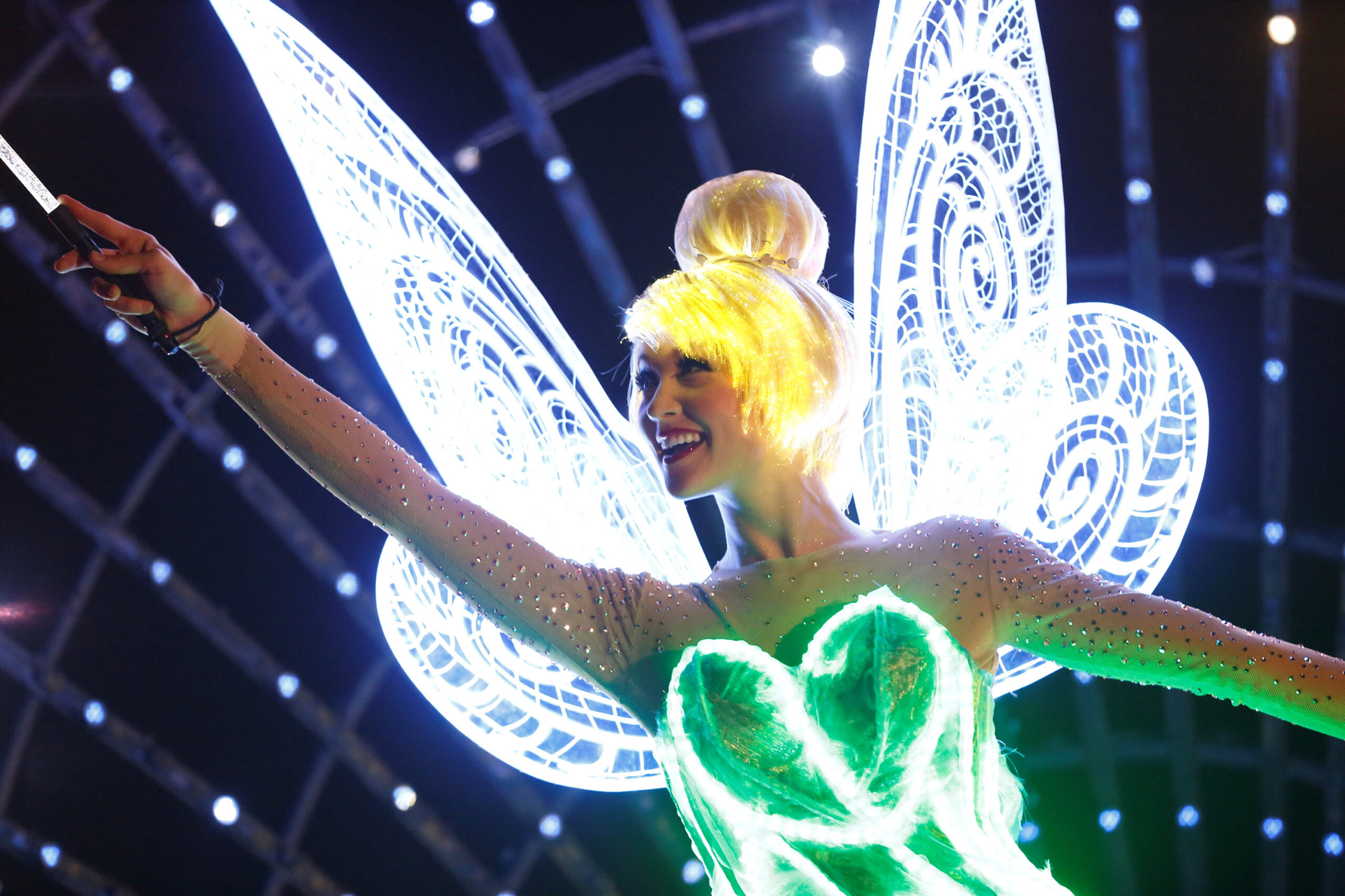 why-the-actress-who-dresses-up-as-'tinkerbell'-at-disney-world-is-the-highest-paid-in-the-park