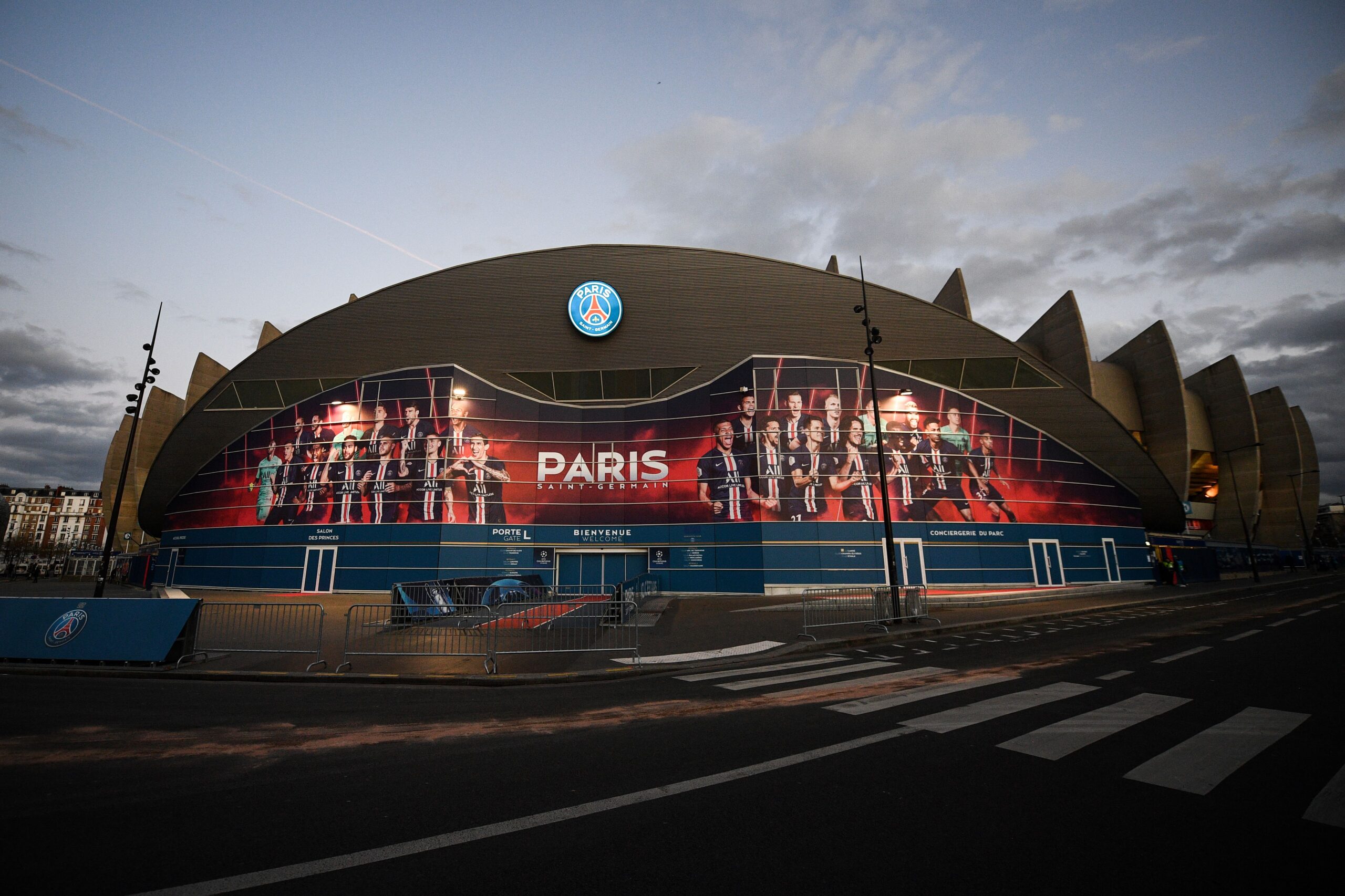 they-arrest-a-subject-who-threatened-to-bomb-the-parc-des-princes-at-the-psg-olympique-de-marseille