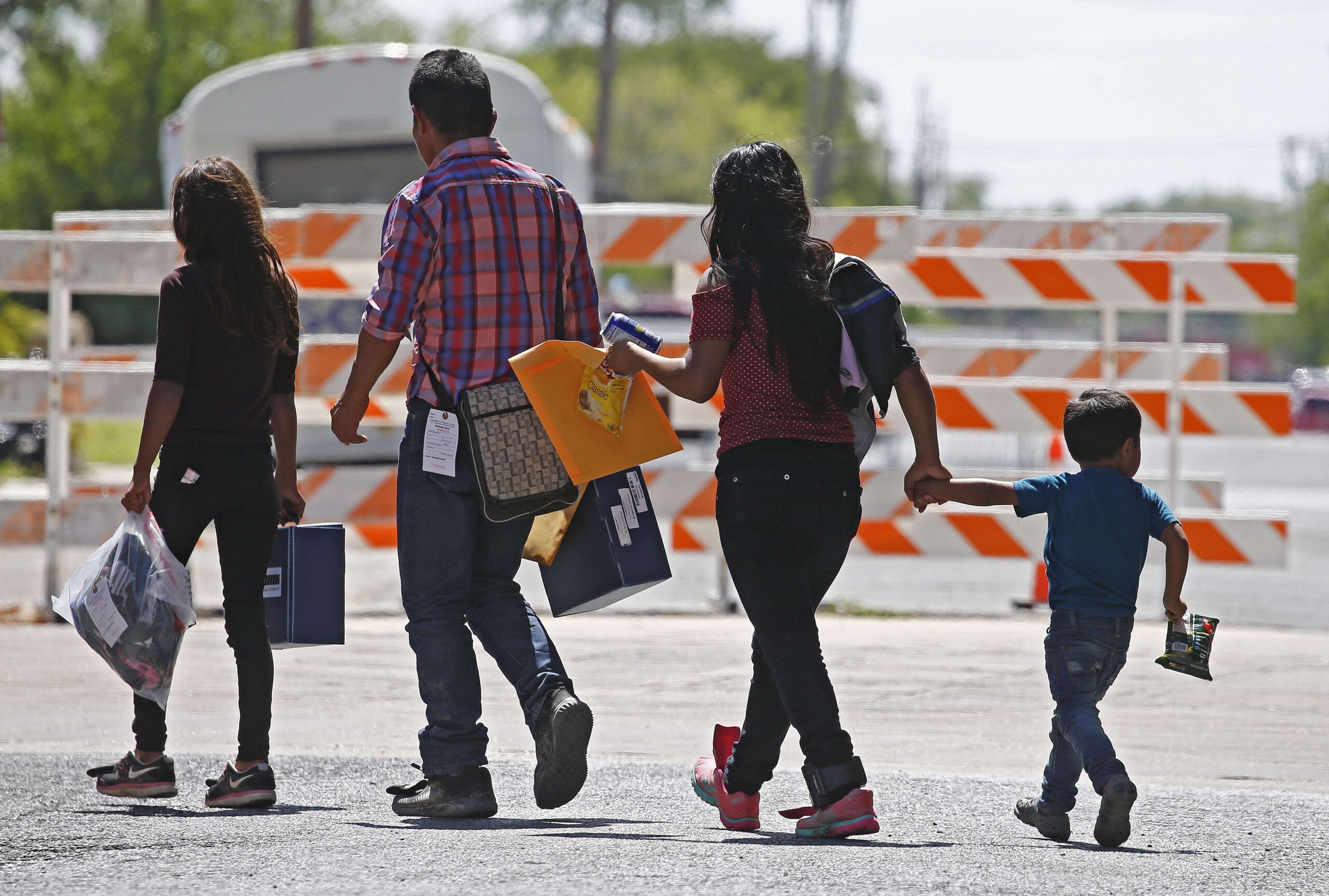 border-closure:-on-visit-to-new-york,-texas-governor-asks-local-democrats-to-pressure-biden-to-stop-the-flow-of-immigrants-and-linked-them-to-the-fentanyl-crisis