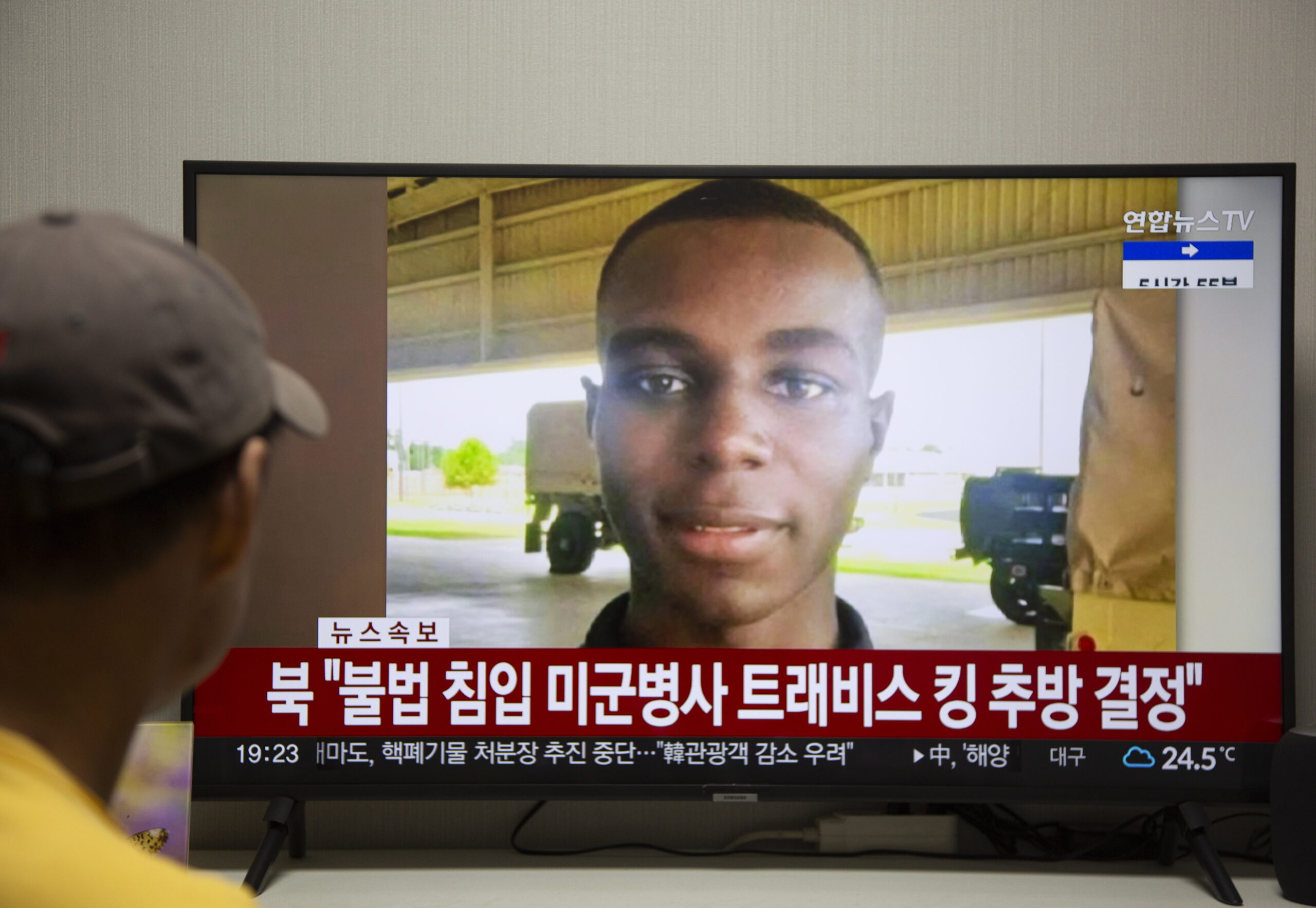 video-shows-the-arrival-of-soldier-travis-king-at-the-base-in-san-antonio,-texas,-after-being-expelled-from-north-korea