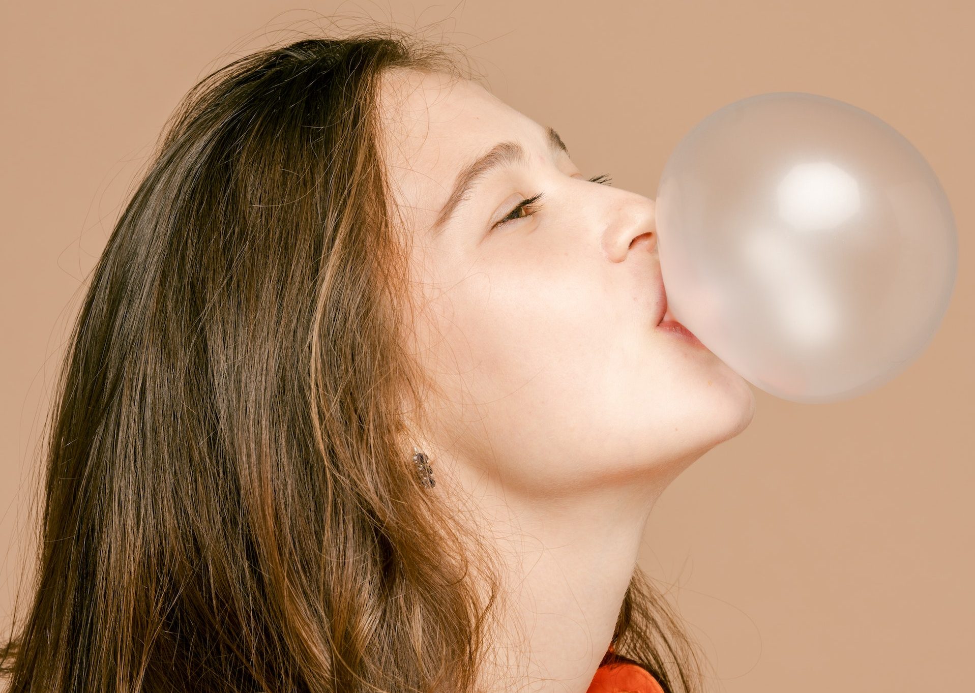 if-you-swallow-a-piece-of-gum,-it-will-remain-in-your-stomach-for-7-years:-truths-and-myths-about-chewing-gum