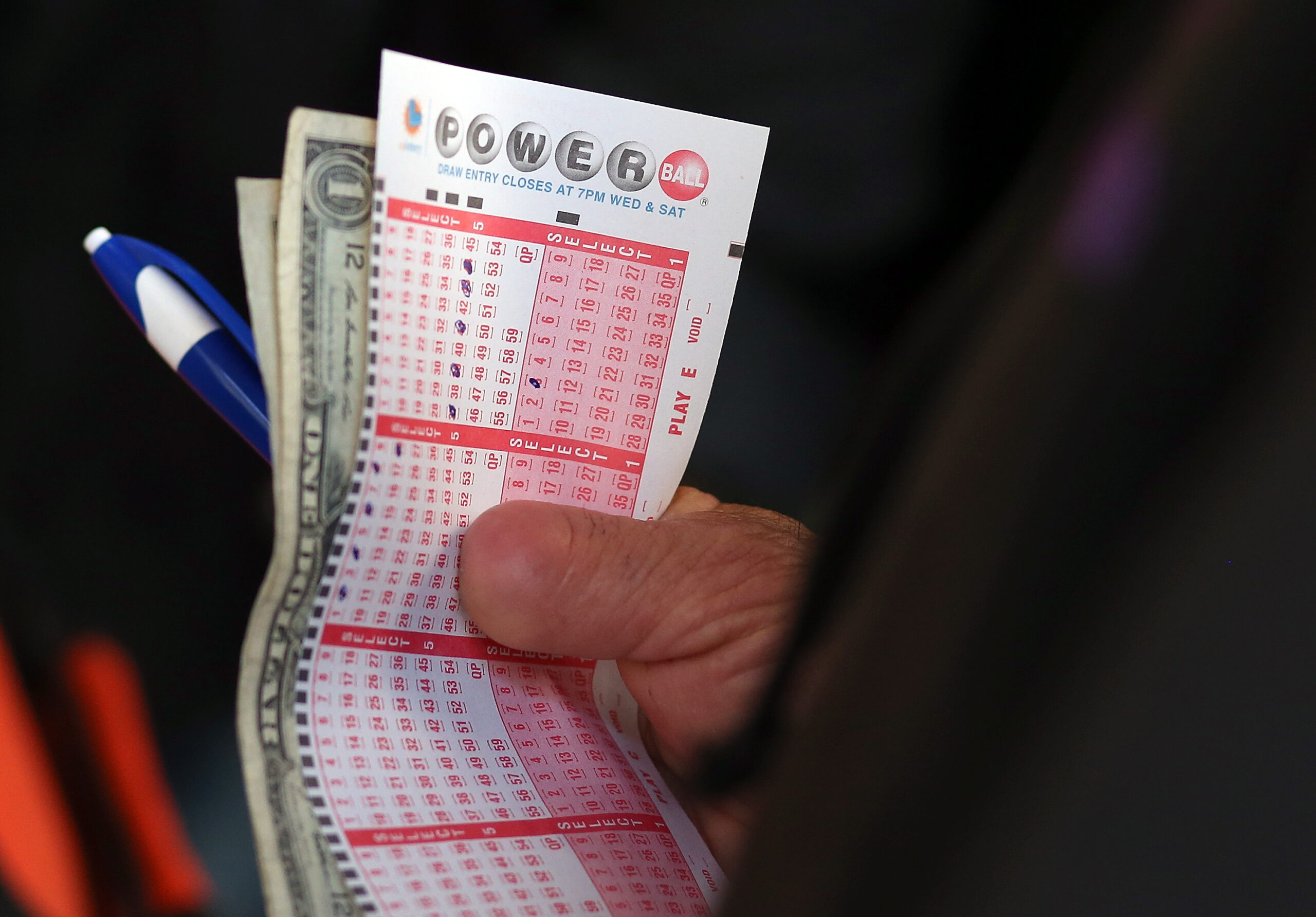 edwin-castro,-winner-of-the-$2-billion-powerball,-changes-his-hair-style-to-braids-and-is-caught-with-a-woman-at-the-los-angeles-airport