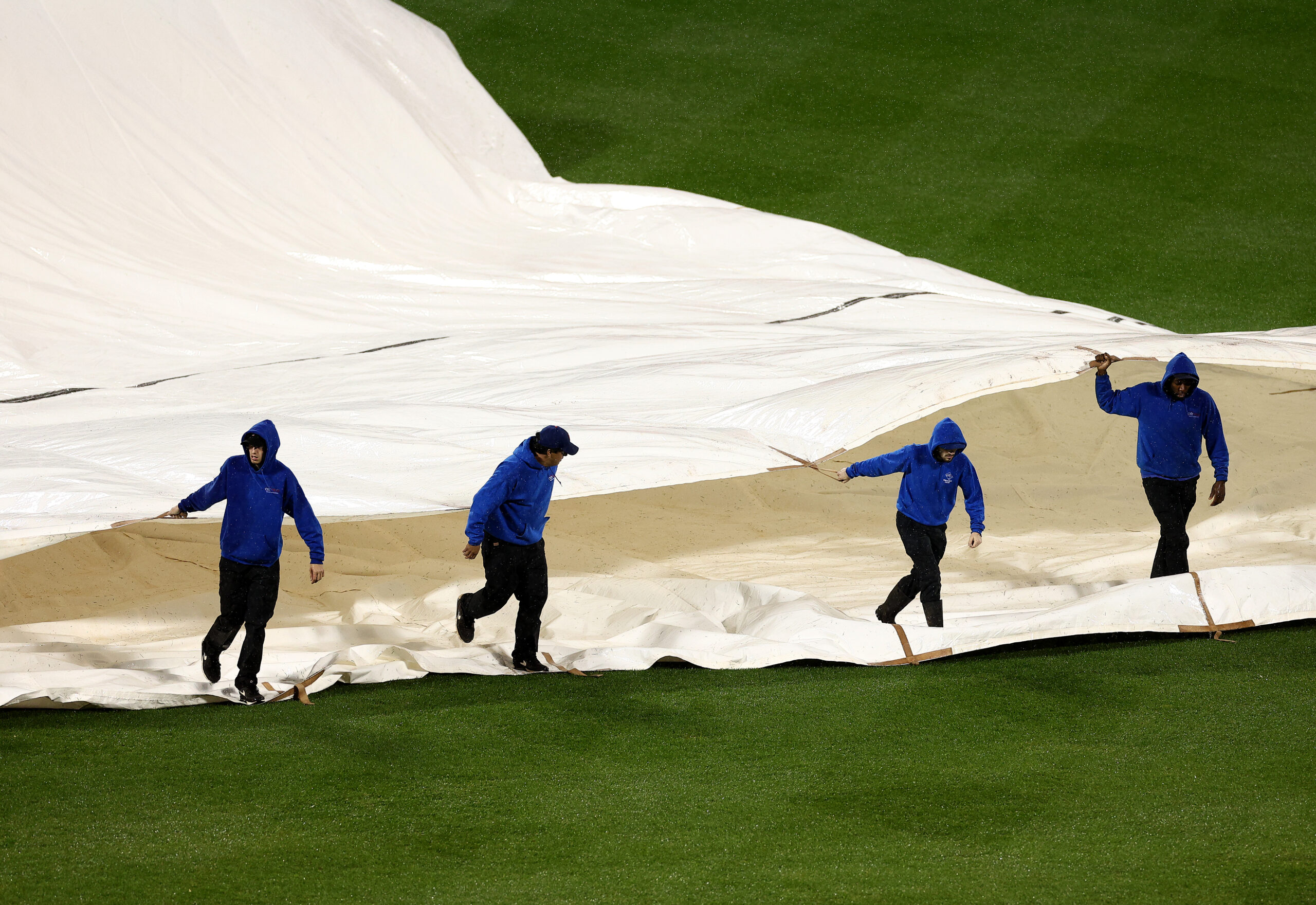 strong-storms-in-new-york-forced-the-suspension-of-the-game-between-the-mets-and-philadelphia-phillies