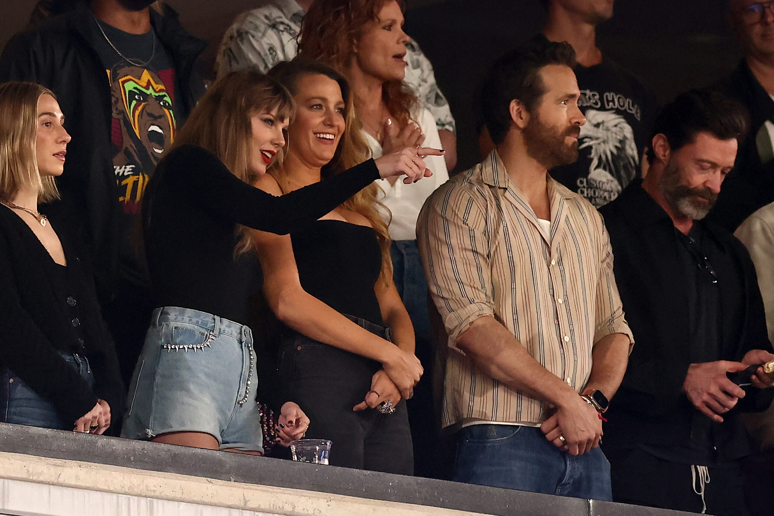 taylor-swift-continues-to-make-the-kansas-city-chiefs-games-her-own-and-now-she-took-two-hollywood-stars-with-her