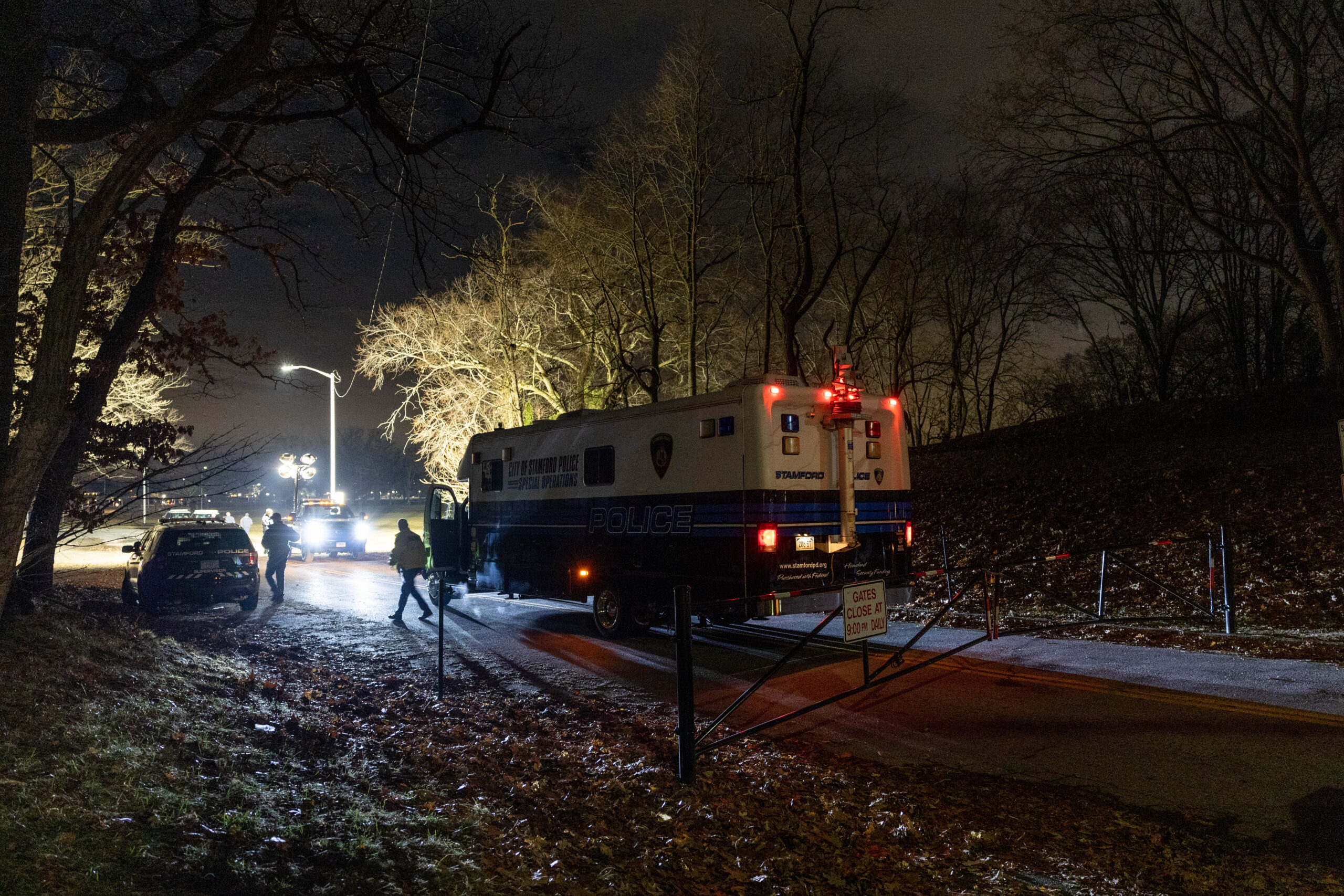 thief-steals-vehicle-with-17-month-old-child-inside,-but-dies-after-crashing-into-tree-in-connecticut