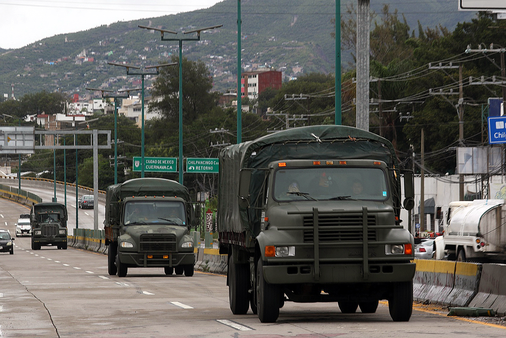 lopez-obrador-is-stranded-on-the-highway-to-acapulco-after-the-damage-from-hurricane-otis