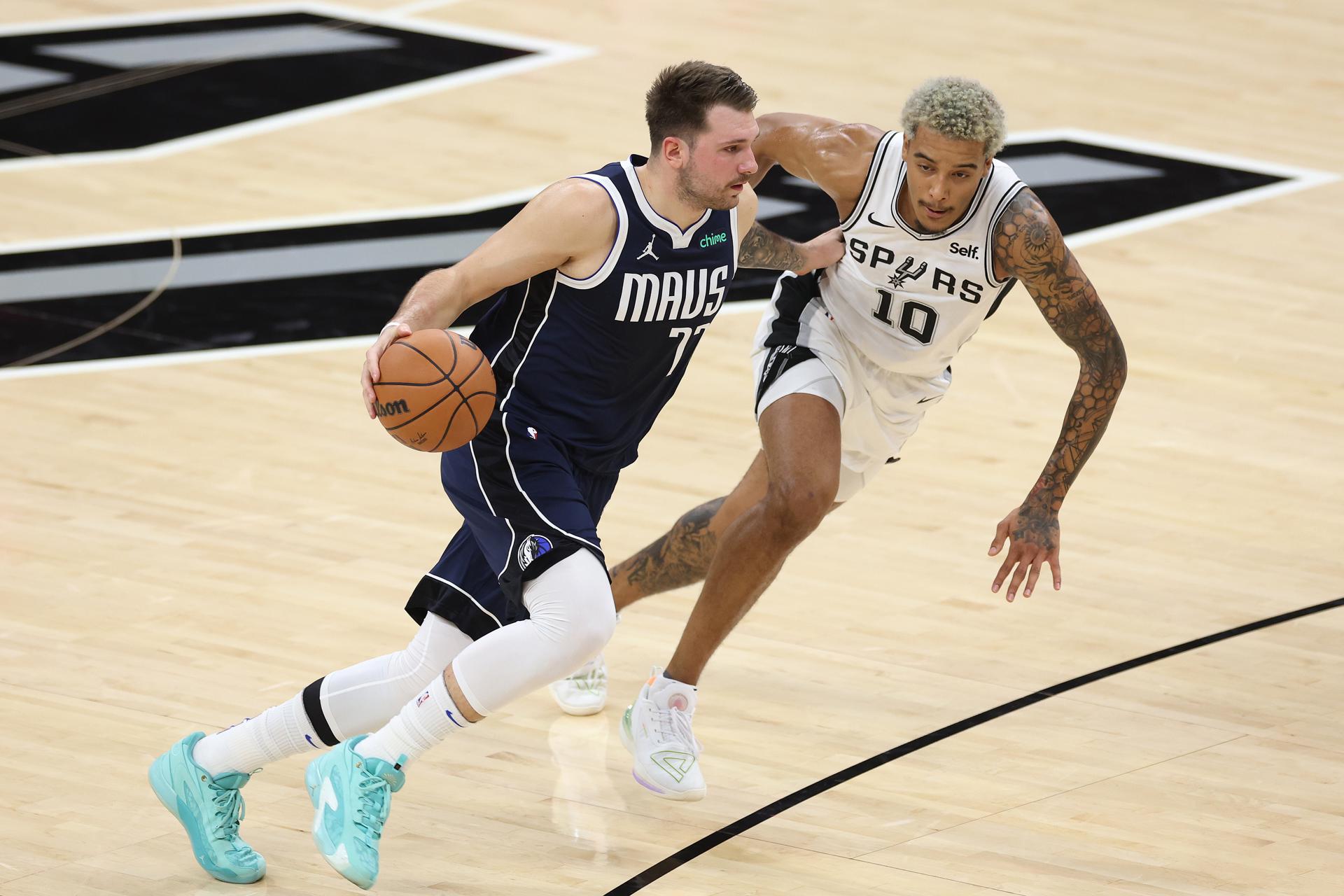 luka-doncic's-“golden”-triple-with-23-seconds-left-in-the-game-between-the-mavericks-and-the-nets