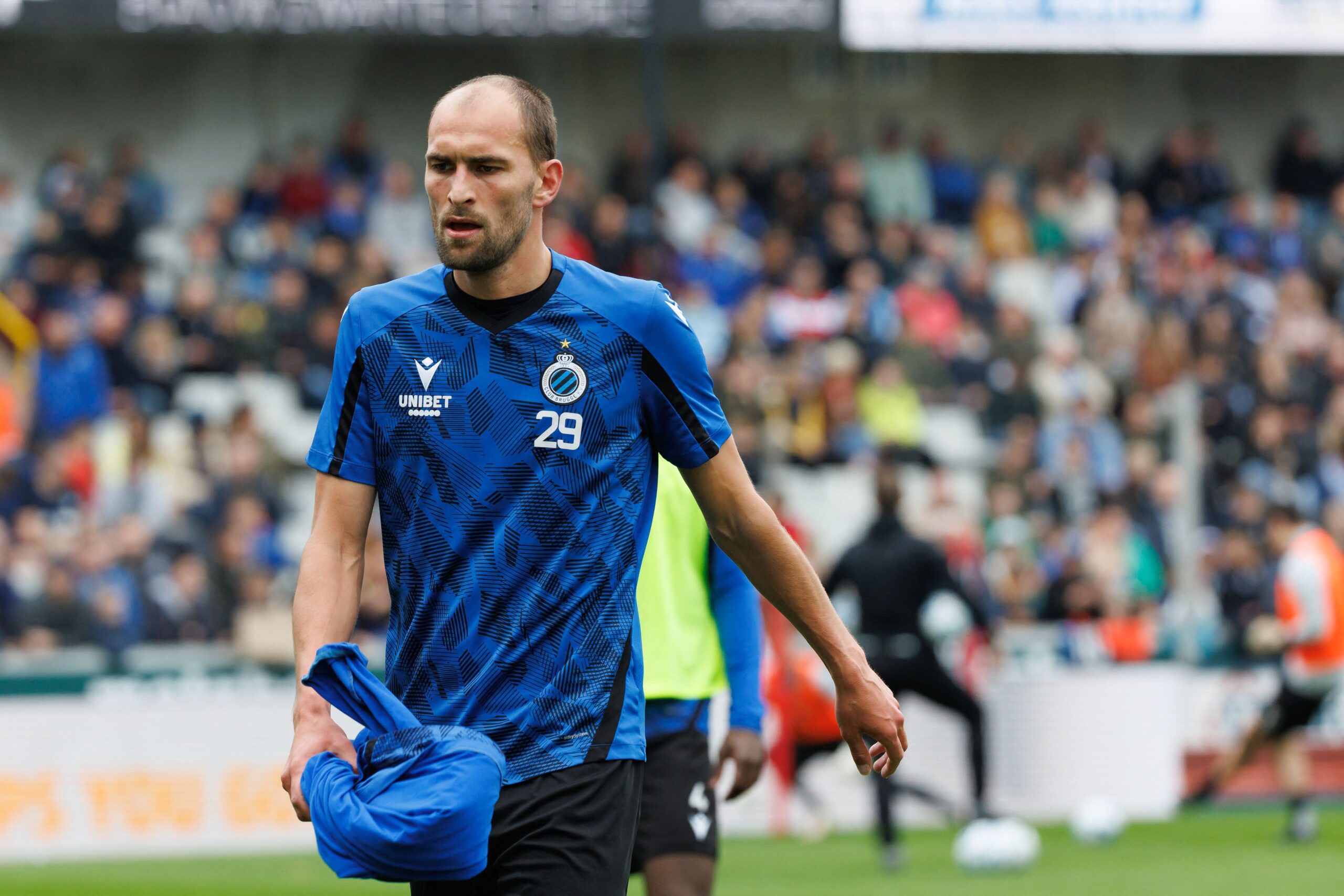 netherlands-striker-bas-dost-collapsed-on-the-pitch-and-had-to-be-revived