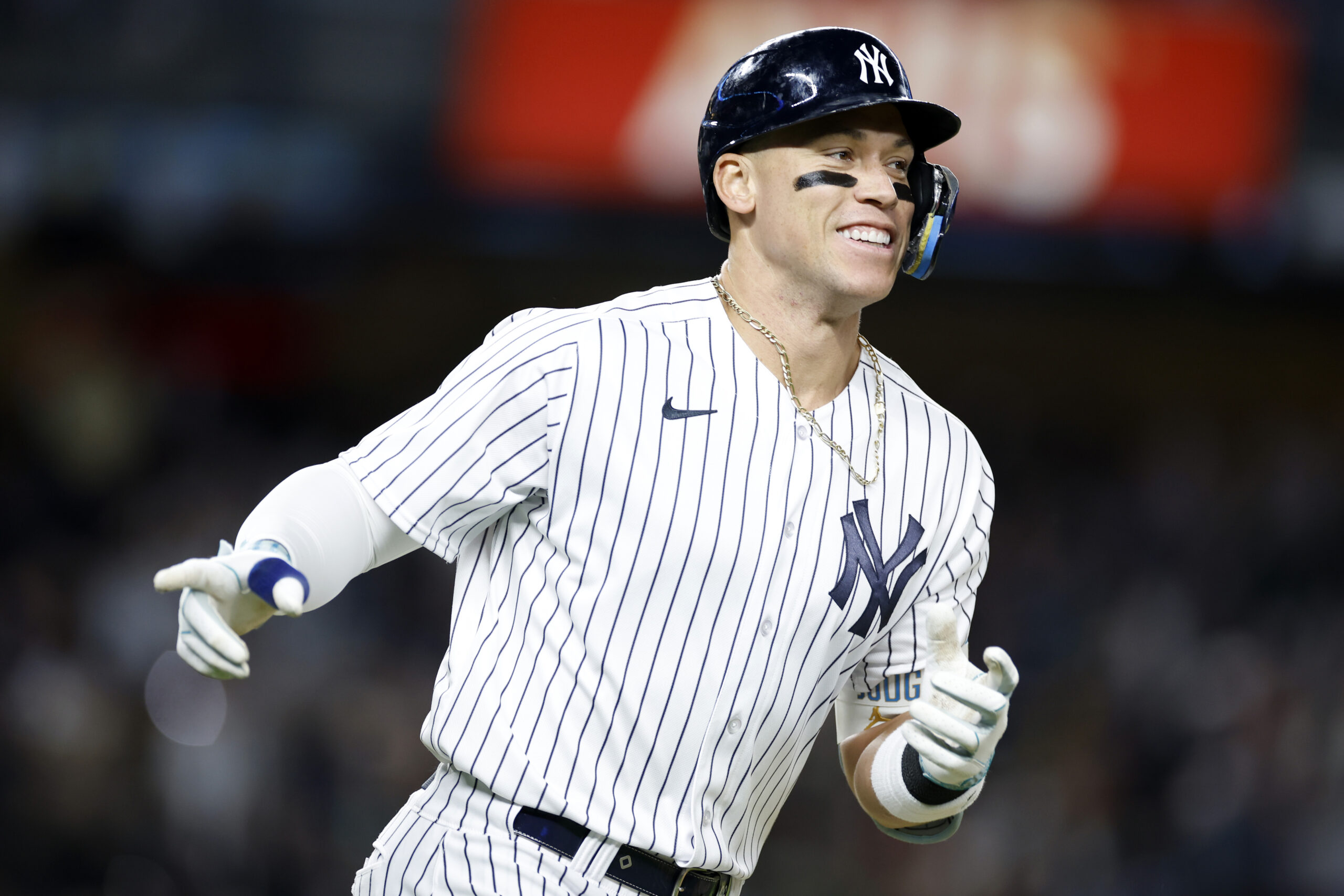 an-example-for-new-york:-aaron-judge-wins-the-roberto-clemente-award-in-the-major-leagues