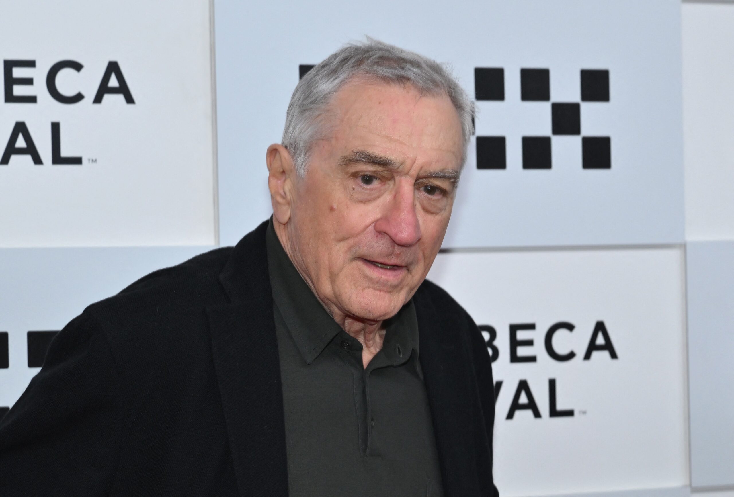 robert-de-niro-is-accused-by-his-former-assistant-of-workplace-harassment