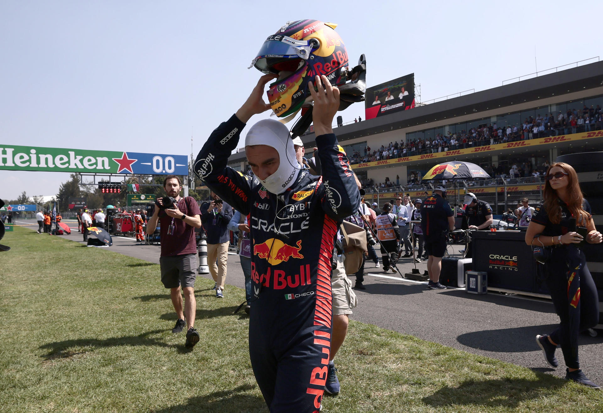 checo-perez's-helmet-auction-raised-almost-$100,000-to-help-those-affected-in-acapulco