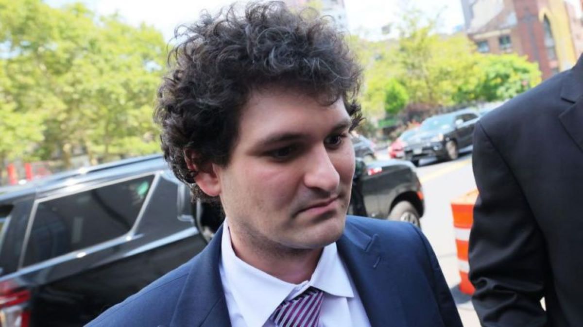 sam-bankman-fried,-the-“king-of-cryptocurrencies,”-is-found-guilty-of-fraud-and-money-laundering