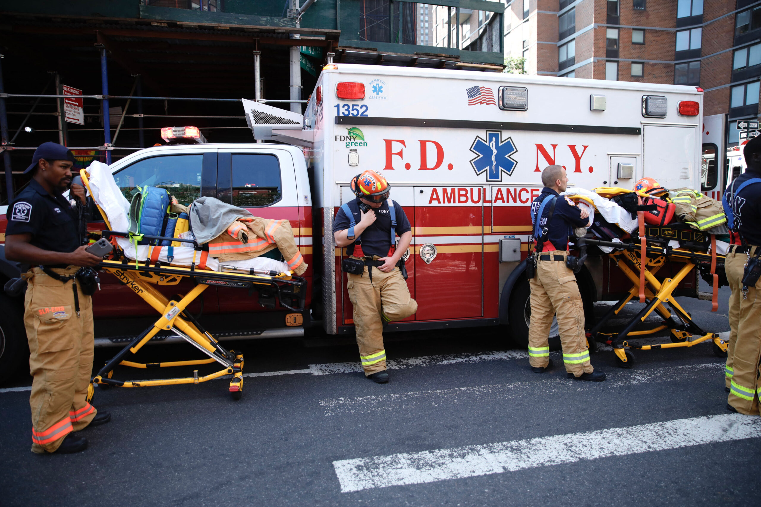 gas-explosion-in-a-multi-family-building-in-new-york-leaves-10-injured