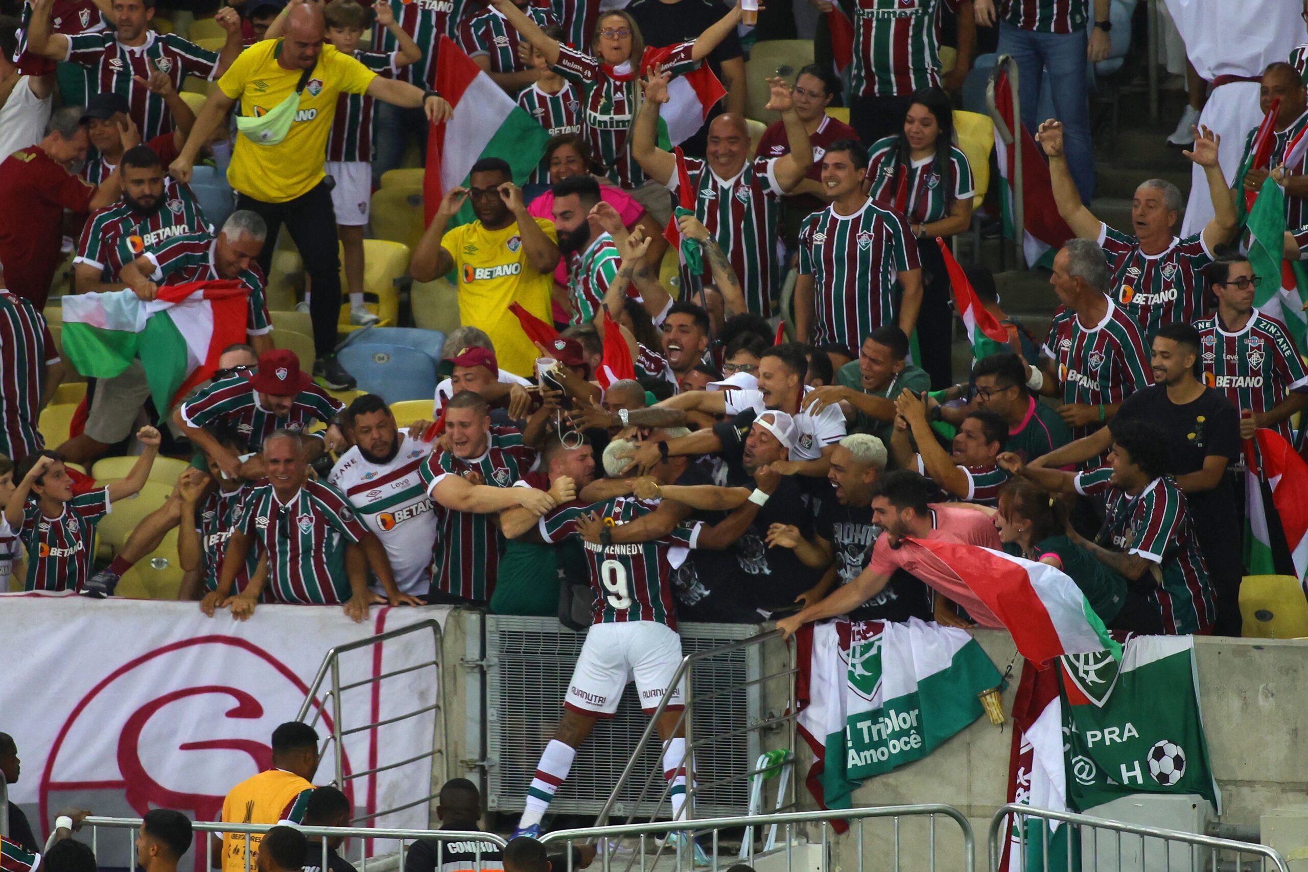 impressive-goal-by-john-kennedy-gave-fluminense-the-first-copa-libertadores-against-boca-juniors-[video]