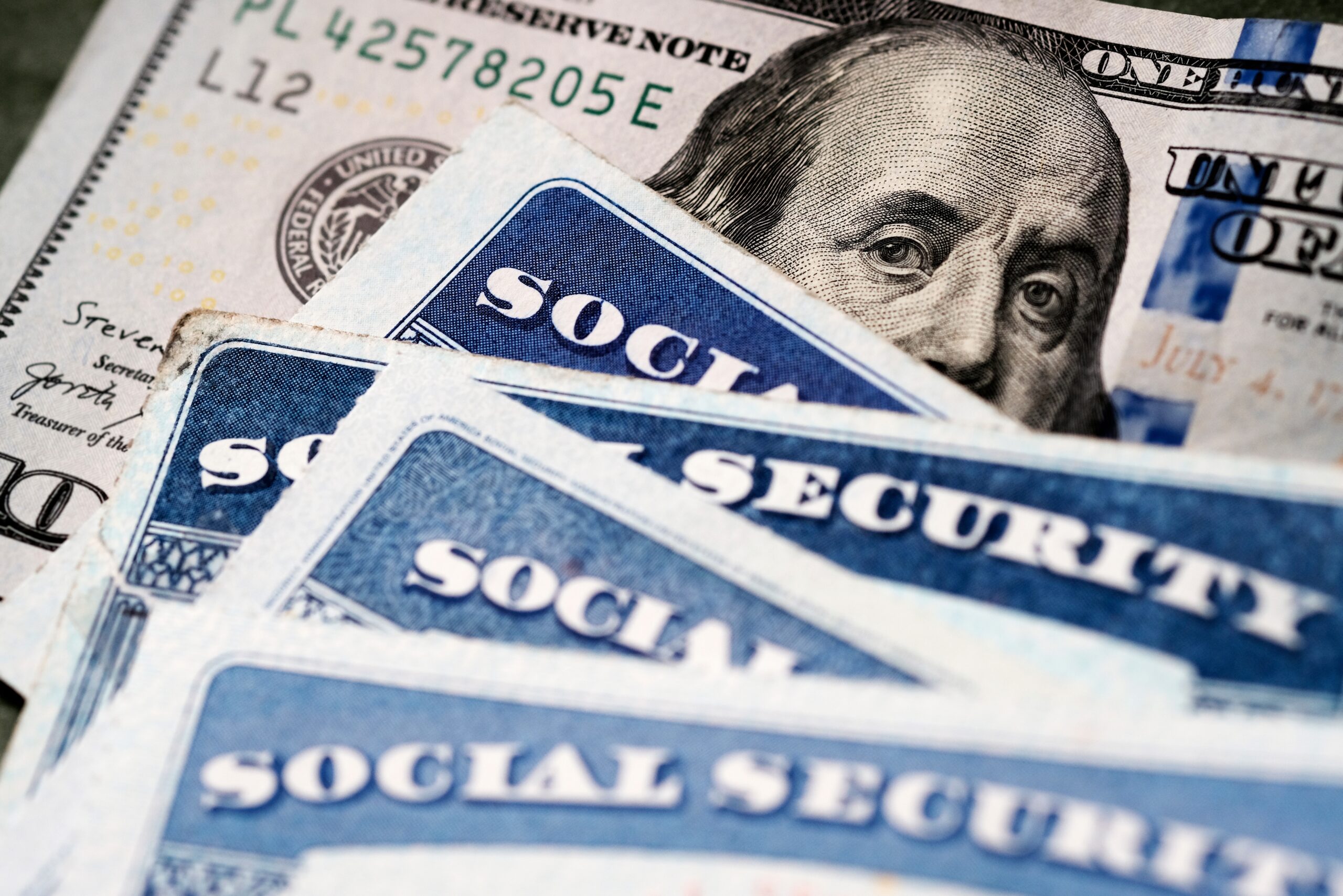 social-security-will-send-up-to-$360-extra-dollars-to-retirees-in-november