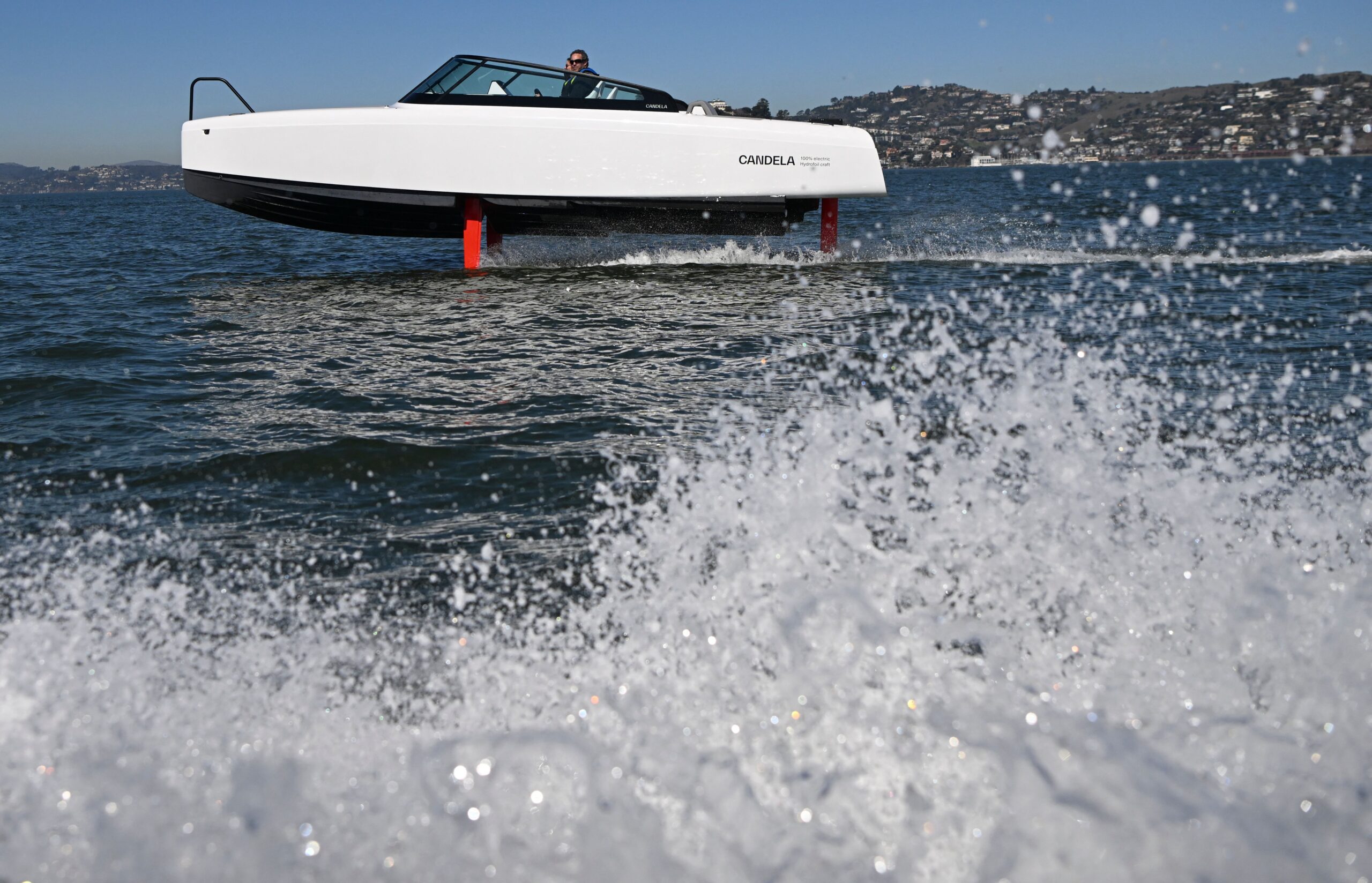 video:-they-present-the-first-passenger-ship-in-an-electric-“flying”-hydrofoil