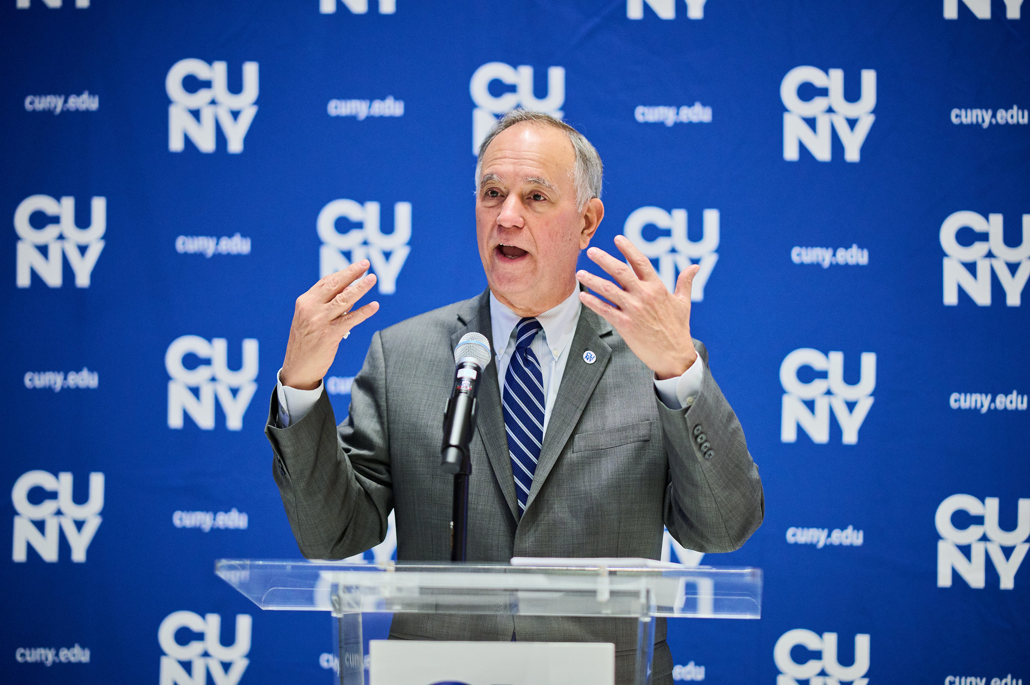 cuny-tests-a-plan-in-the-bronx-to-connect-its-students-with-snap-voucher-programs,-housing-and-health-insurance