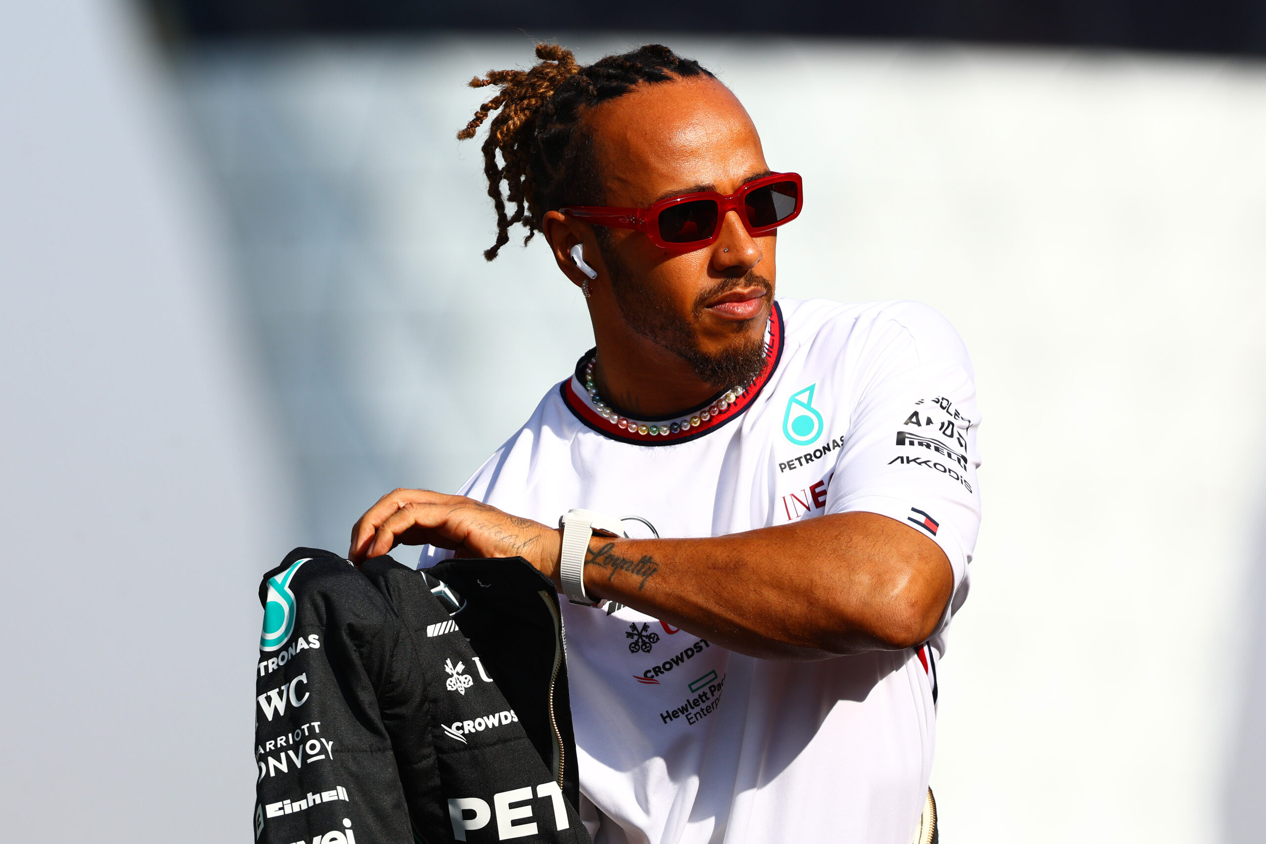 lewis-hamilton-concerned-about-the-control-of-red-bull-vehicles