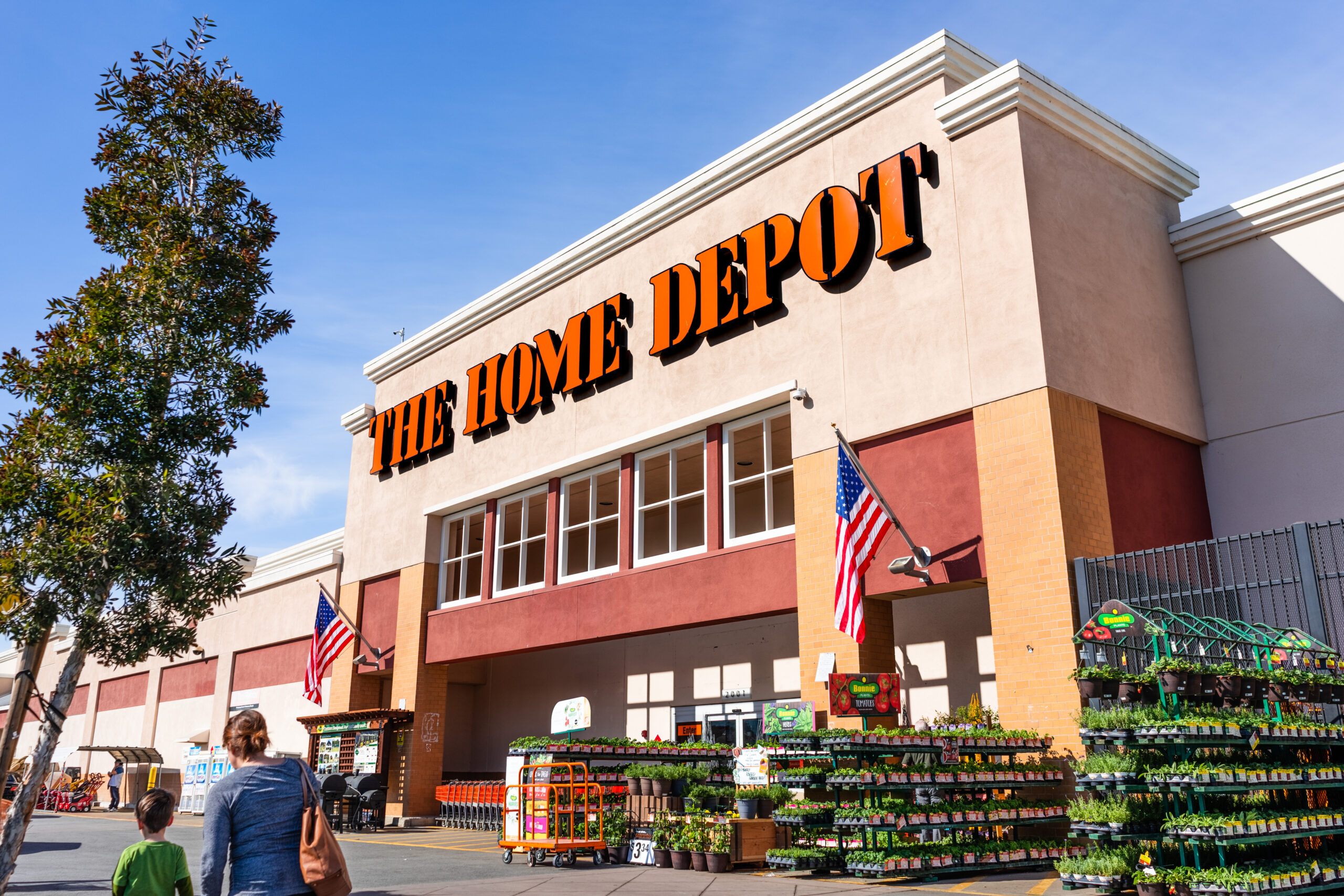 home-depot-is-going-through-a-serious-problem-with-its-customers-and-the-complaint-also-reaches-walmart