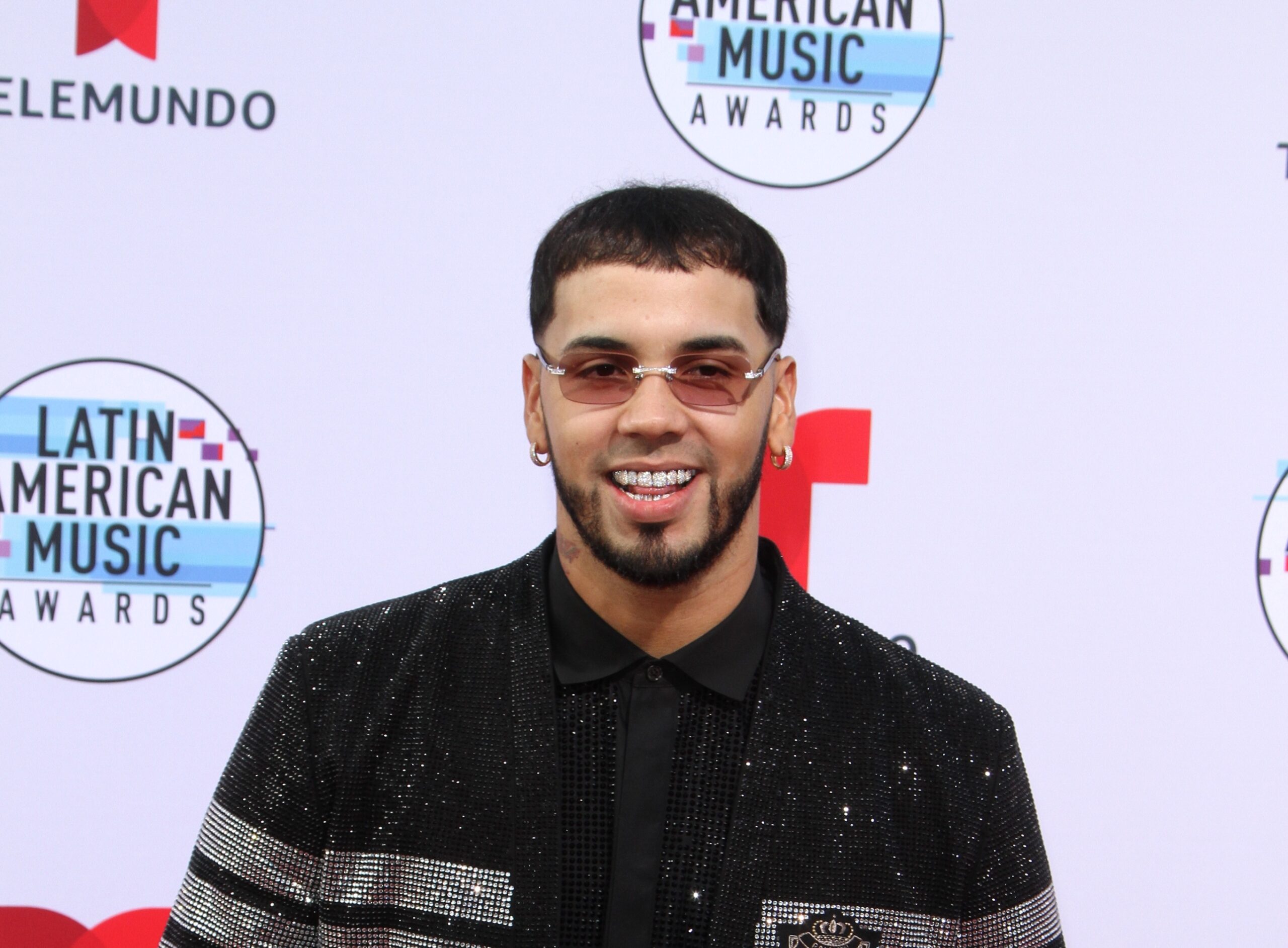 anuel-aa-reappears-after-almost-two-months-of-absence-and-surprises-with-a-radical-change-of-look