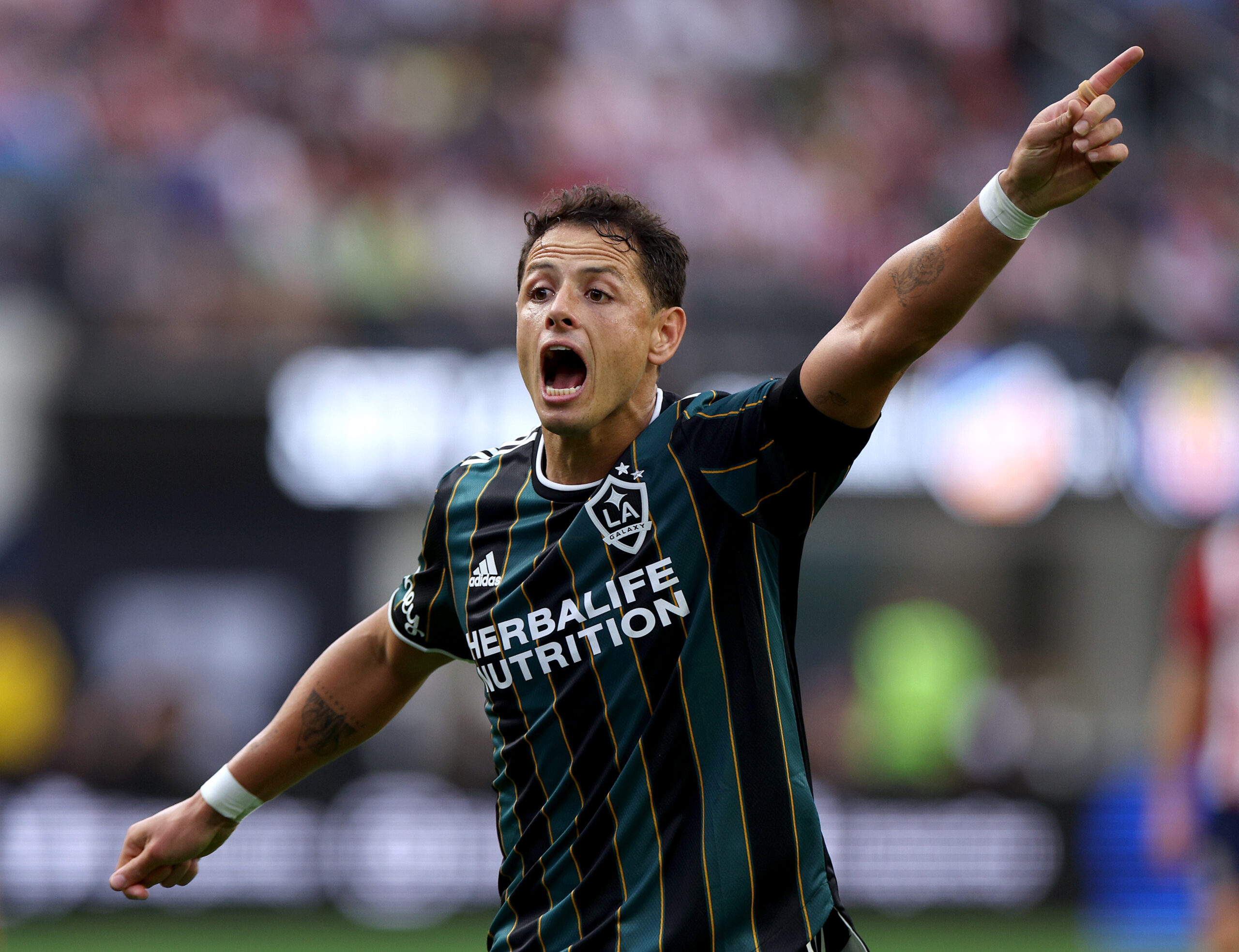 chicharito-hernandez-denies-gignac:-“i-am-not-going-to-sign-with-any-team”