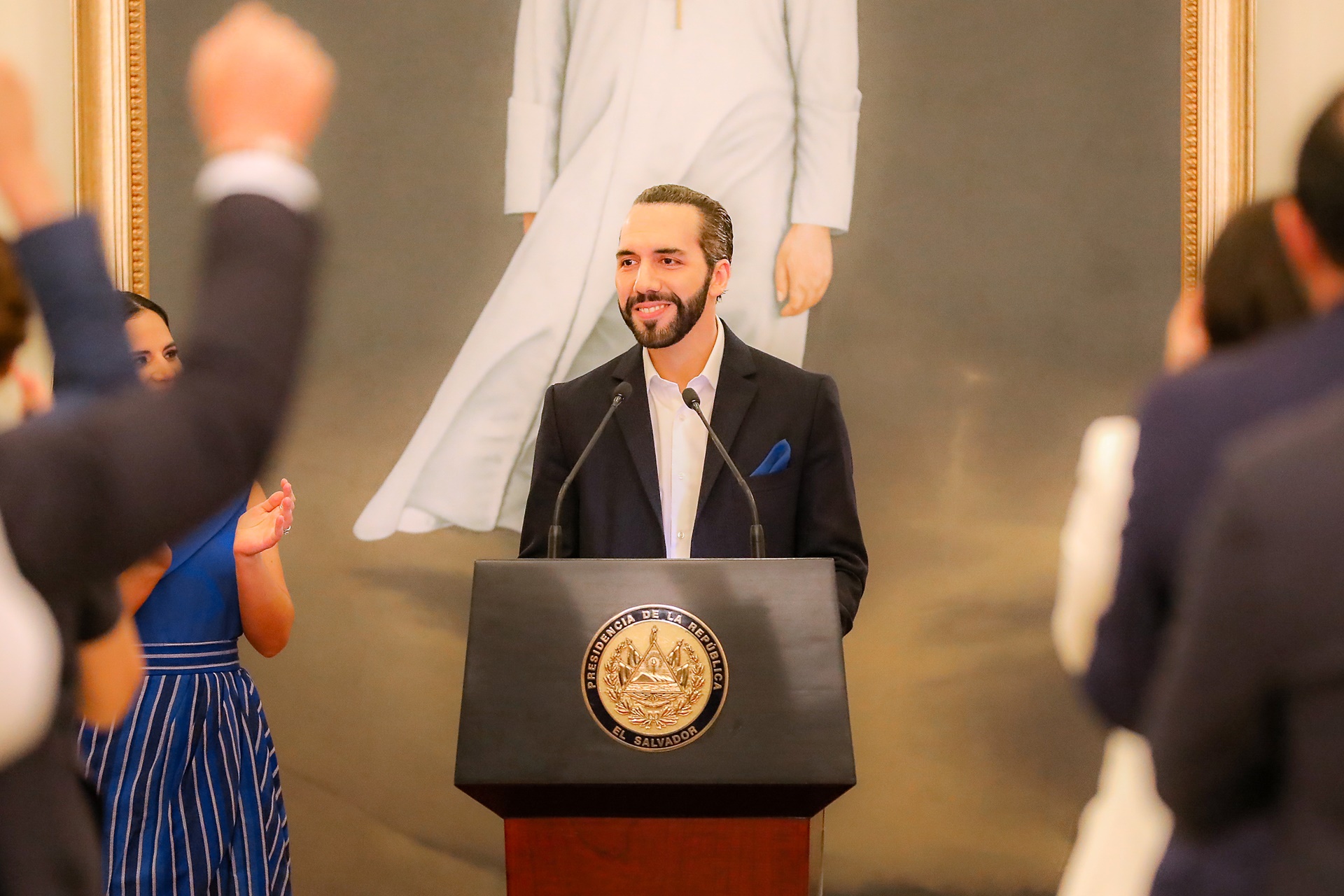 nayib-bukele-left-the-presidency-of-el-salvador-to-seek-reelection-after-permission-from-congress