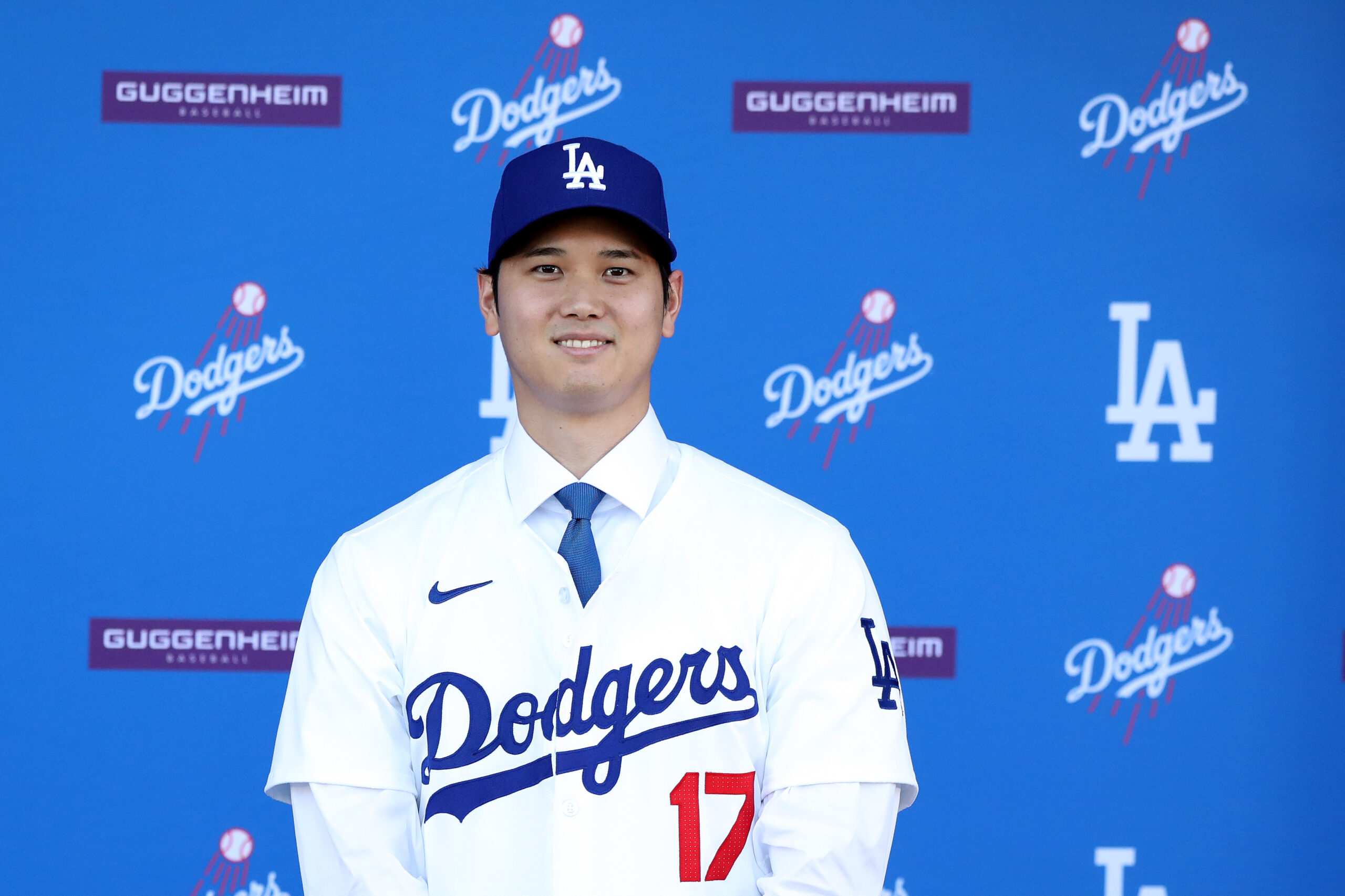 shohei-ohtani-gave-a-porsche-to-the-wife-of-his-dodger-teammate-who-gave-him-number-17