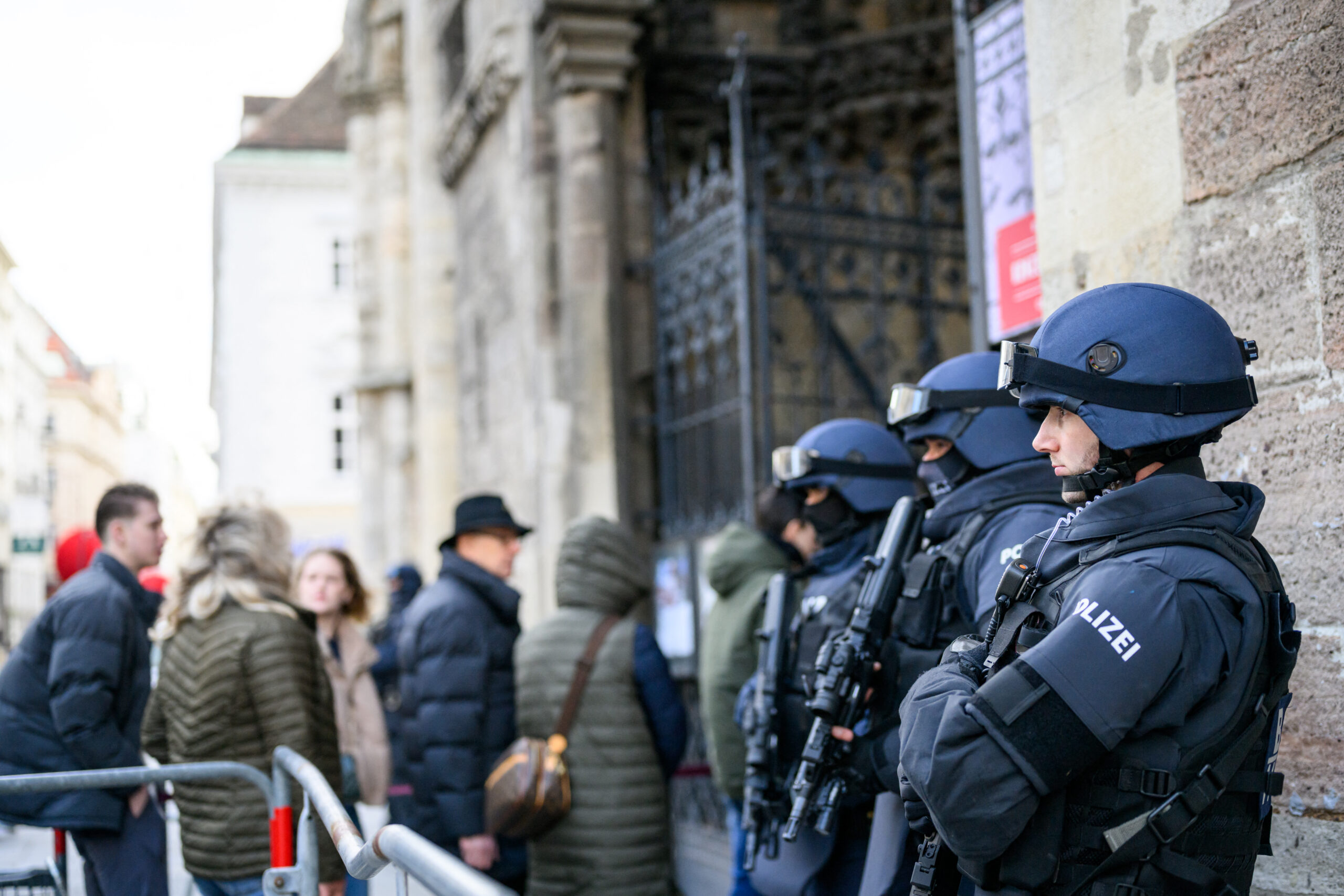 three-people-arrested-in-austria-after-possible-terrorist-threat-planned-for-christmas