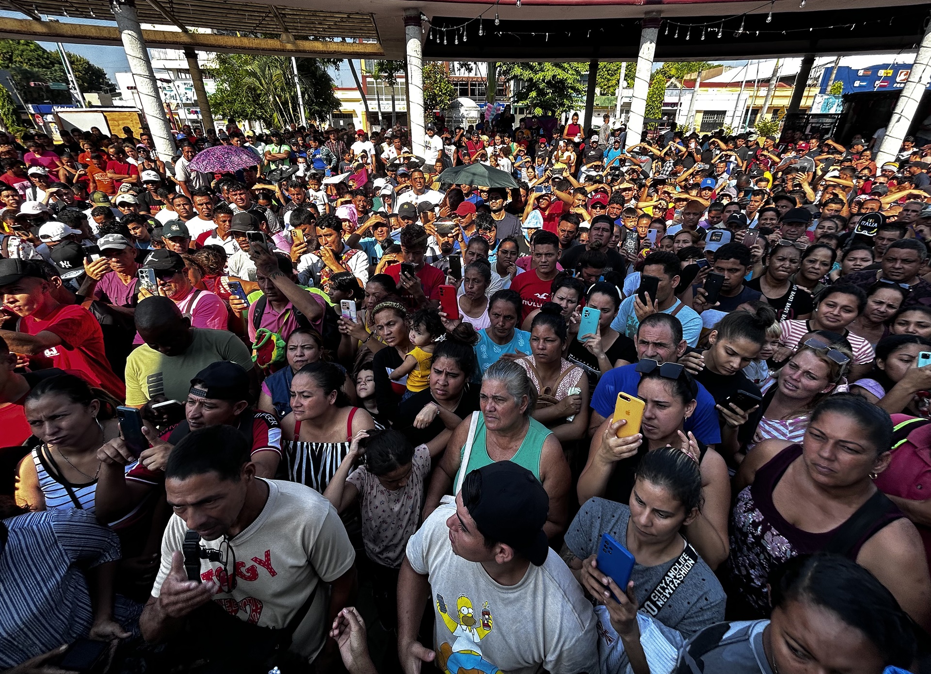 caravan-to-the-united-states:-thousands-of-migrants-left-the-mexican-city-of-tapachula