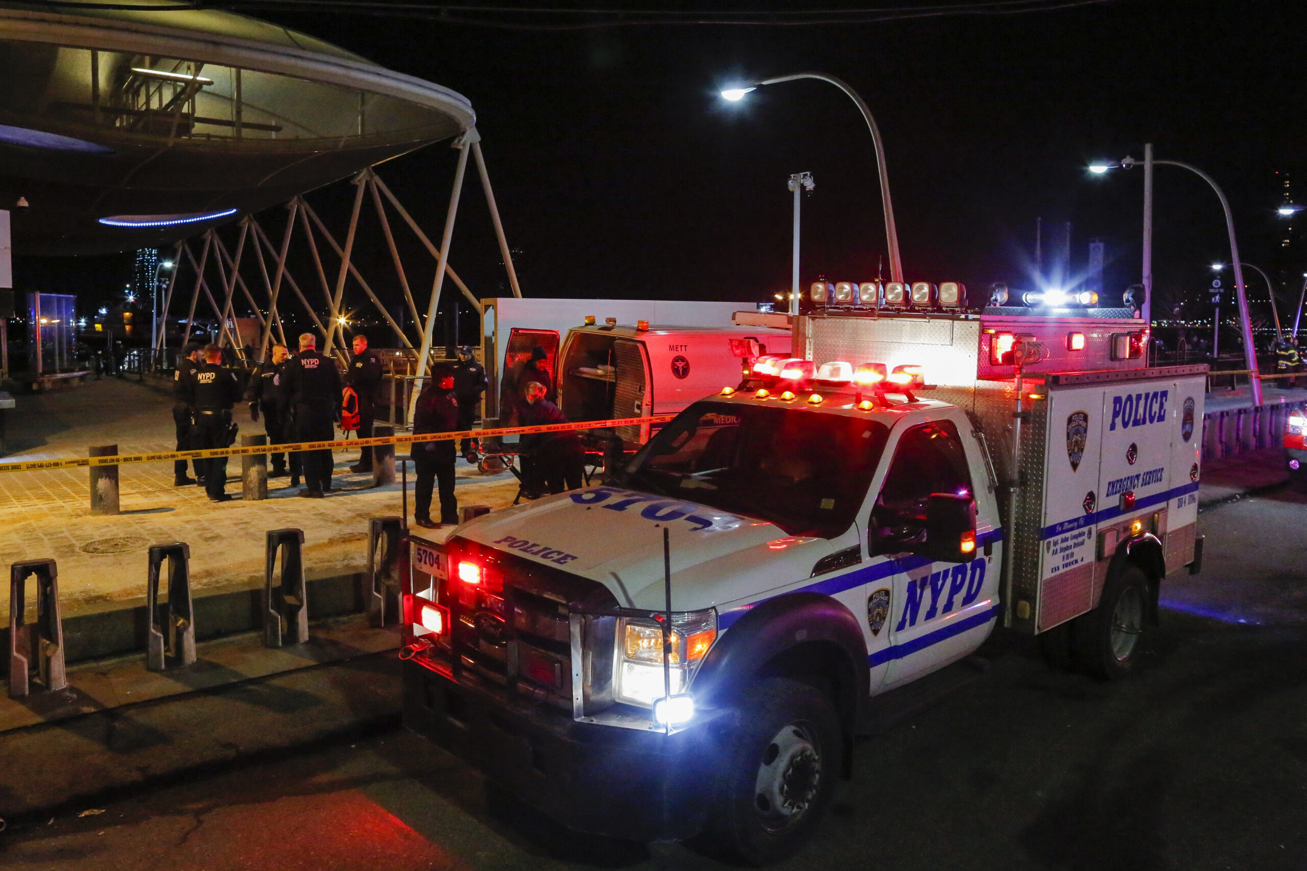 woman-jumps-into-east-river-after-fire-during-car-accident-in-manhattan's-fdr-driver