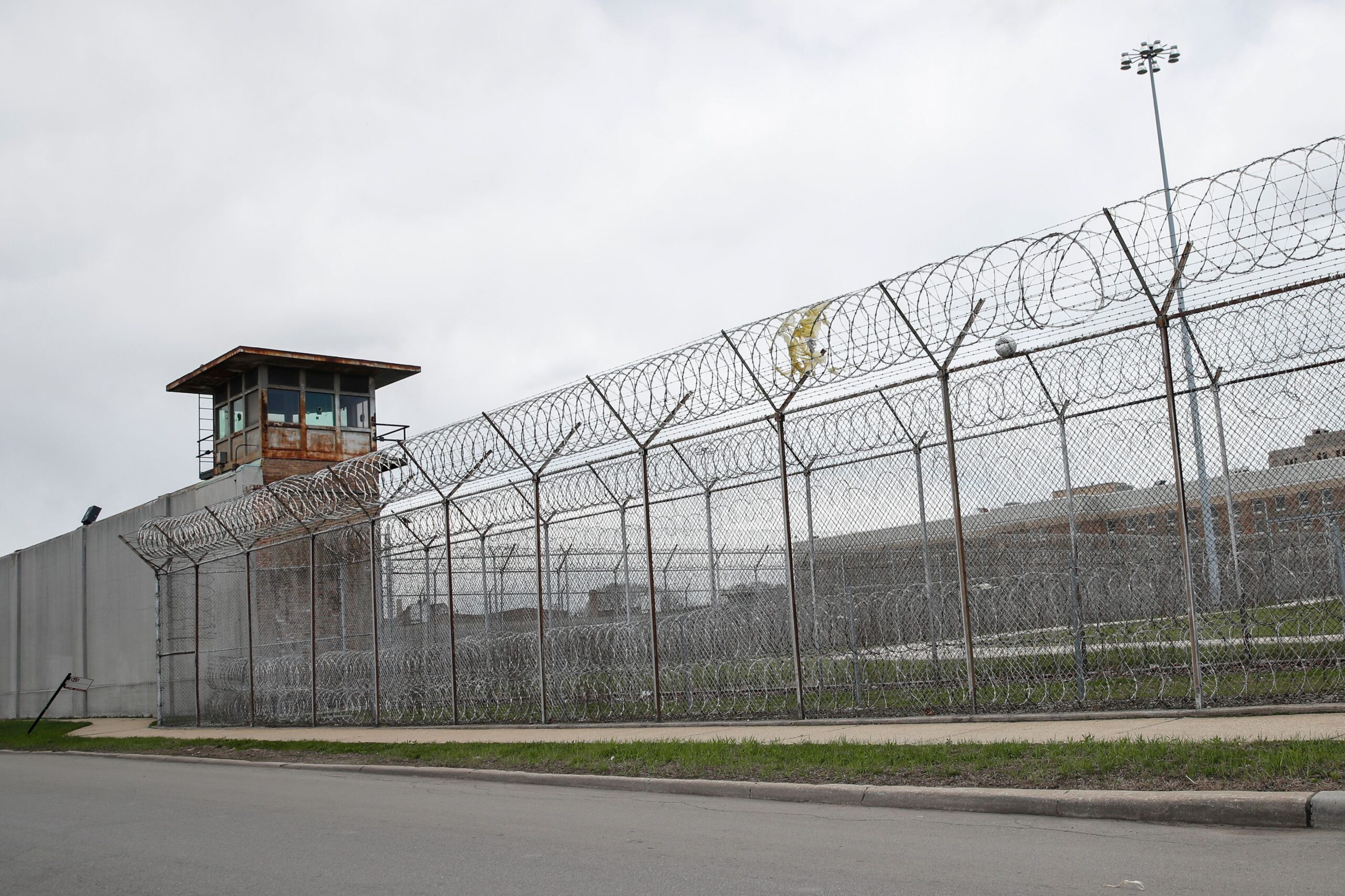 after-42-years-in-prison,-chicago-man-is-exonerated-and-returned-home-for-christmas