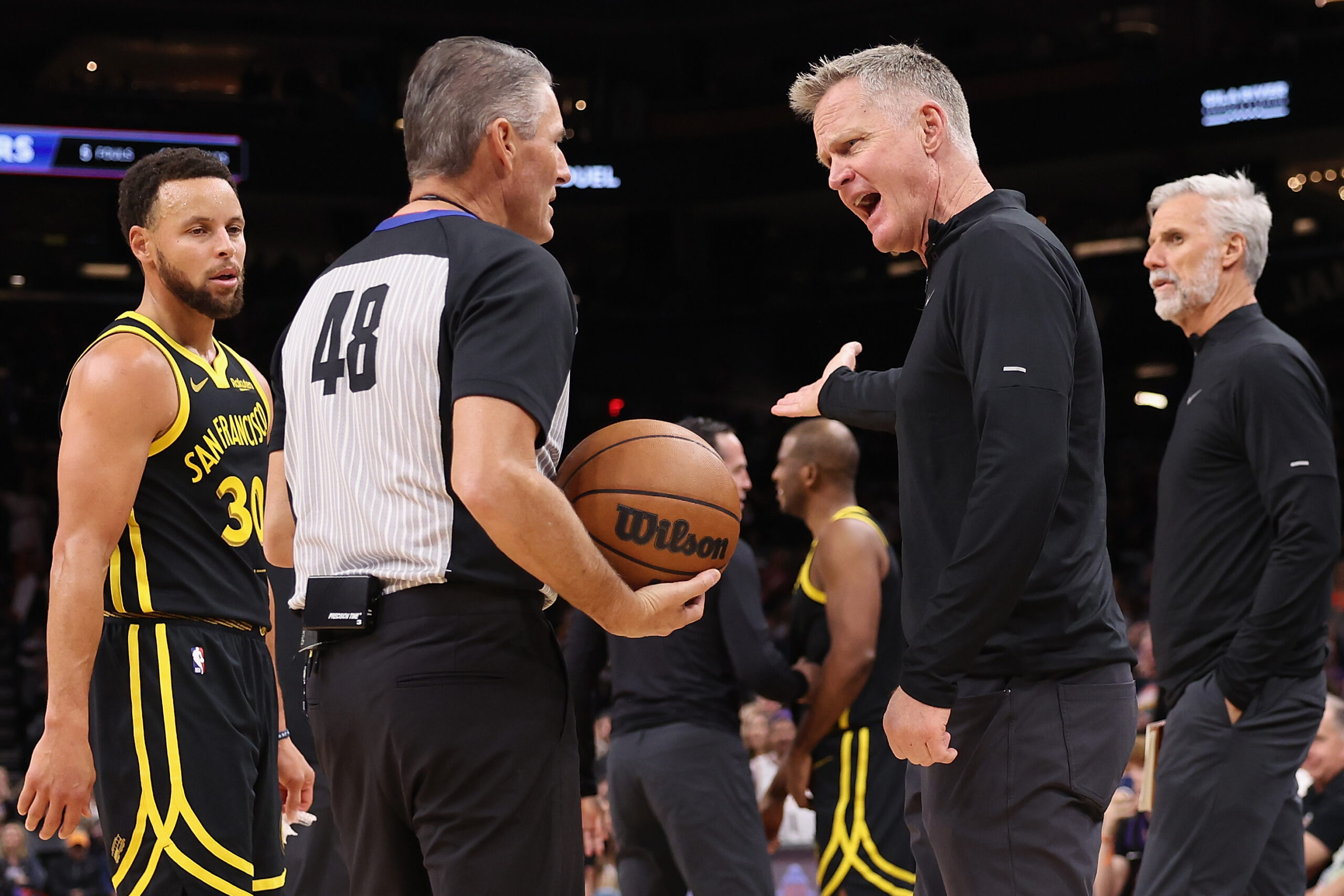 steve-kerr-criticizes-officiating-in-the-nba:-“it's-a-parade-to-the-free-throw-line-and-it's-disgusting-to-watch”