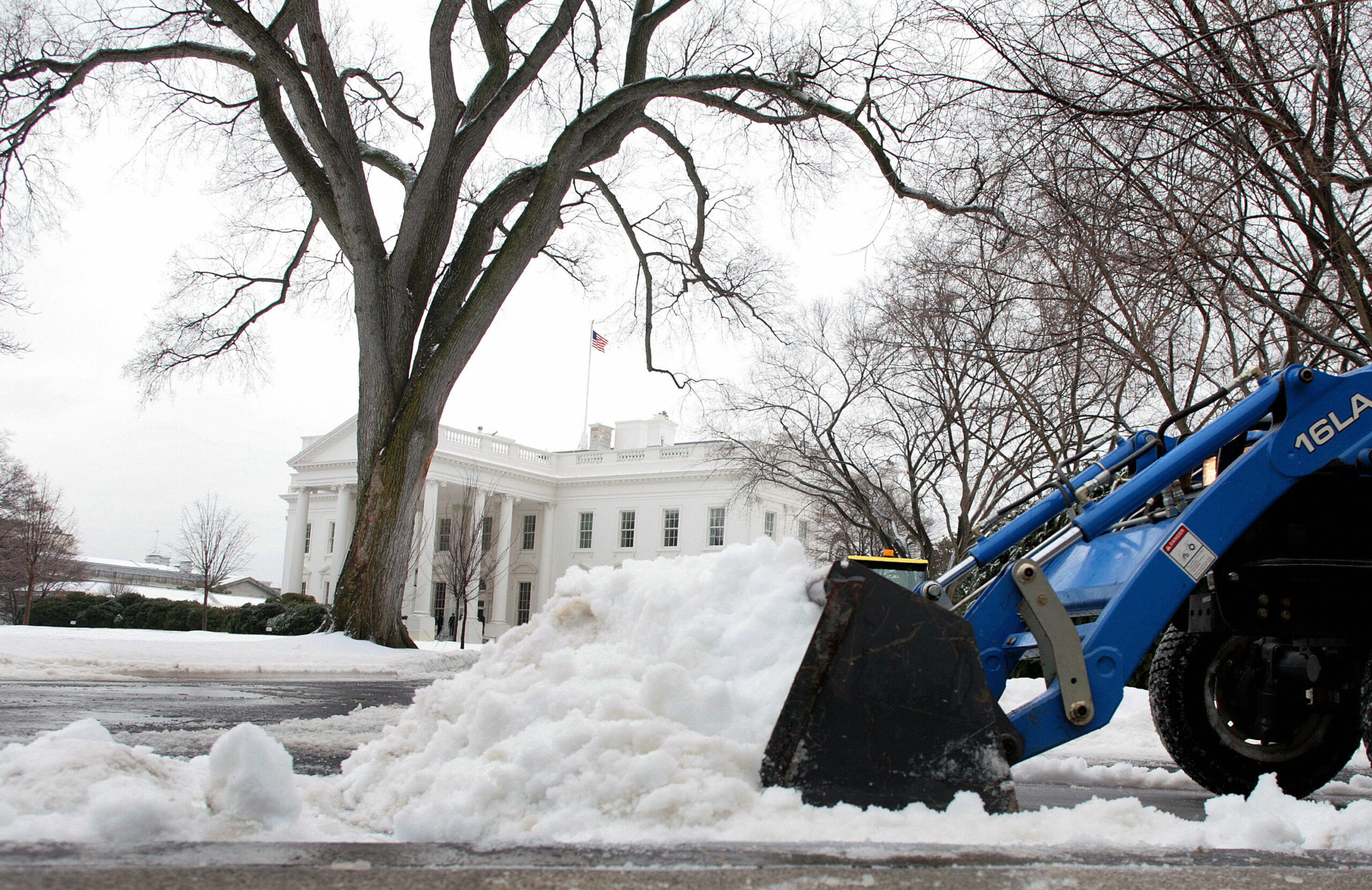 winter-storm-complicates-holiday-travel-conditions-in-the-american-midwest