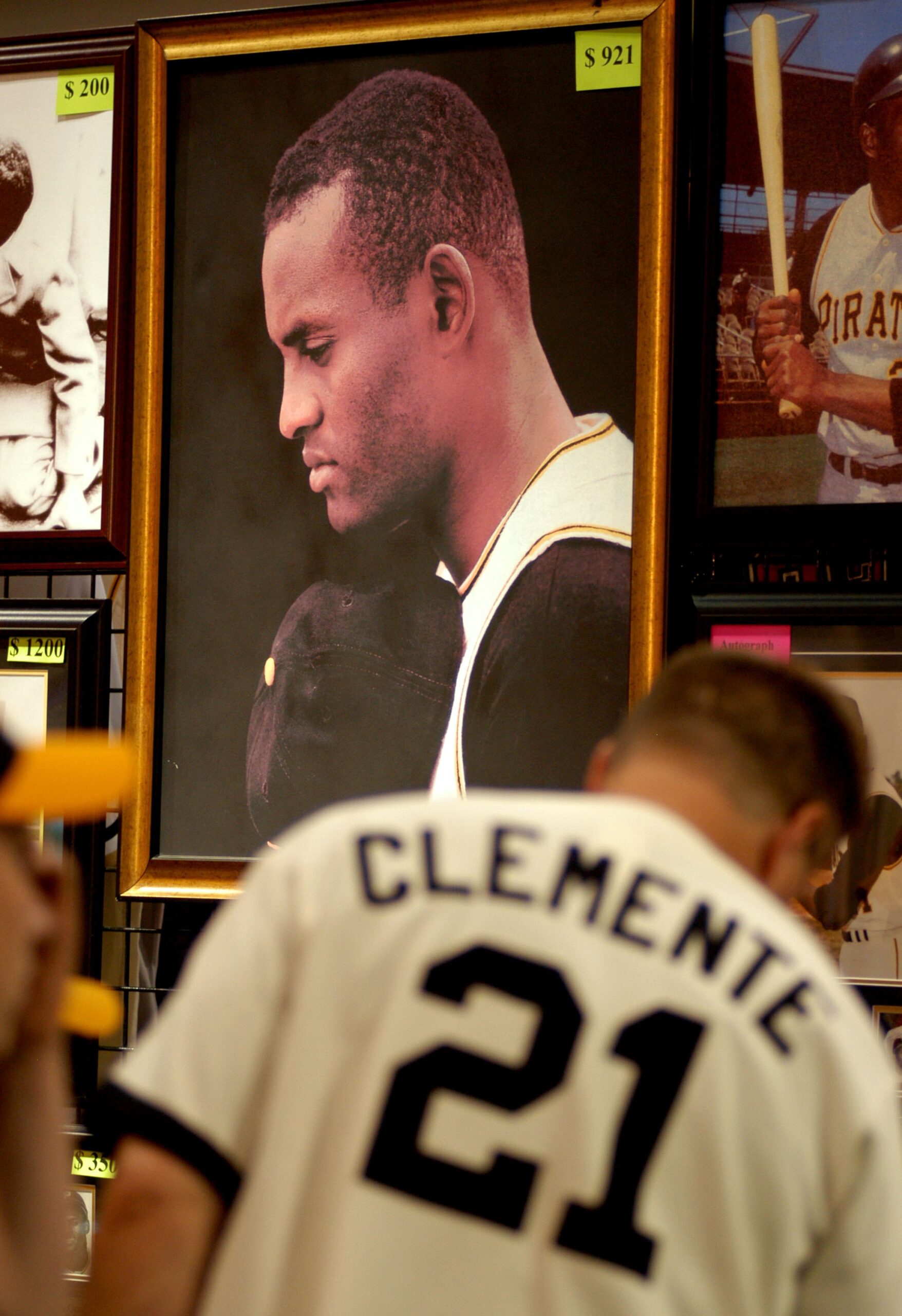 what-does-the-bipartisan-bill-to-create-the-“roberto-clemente-commemorative-coin”-consist-of?