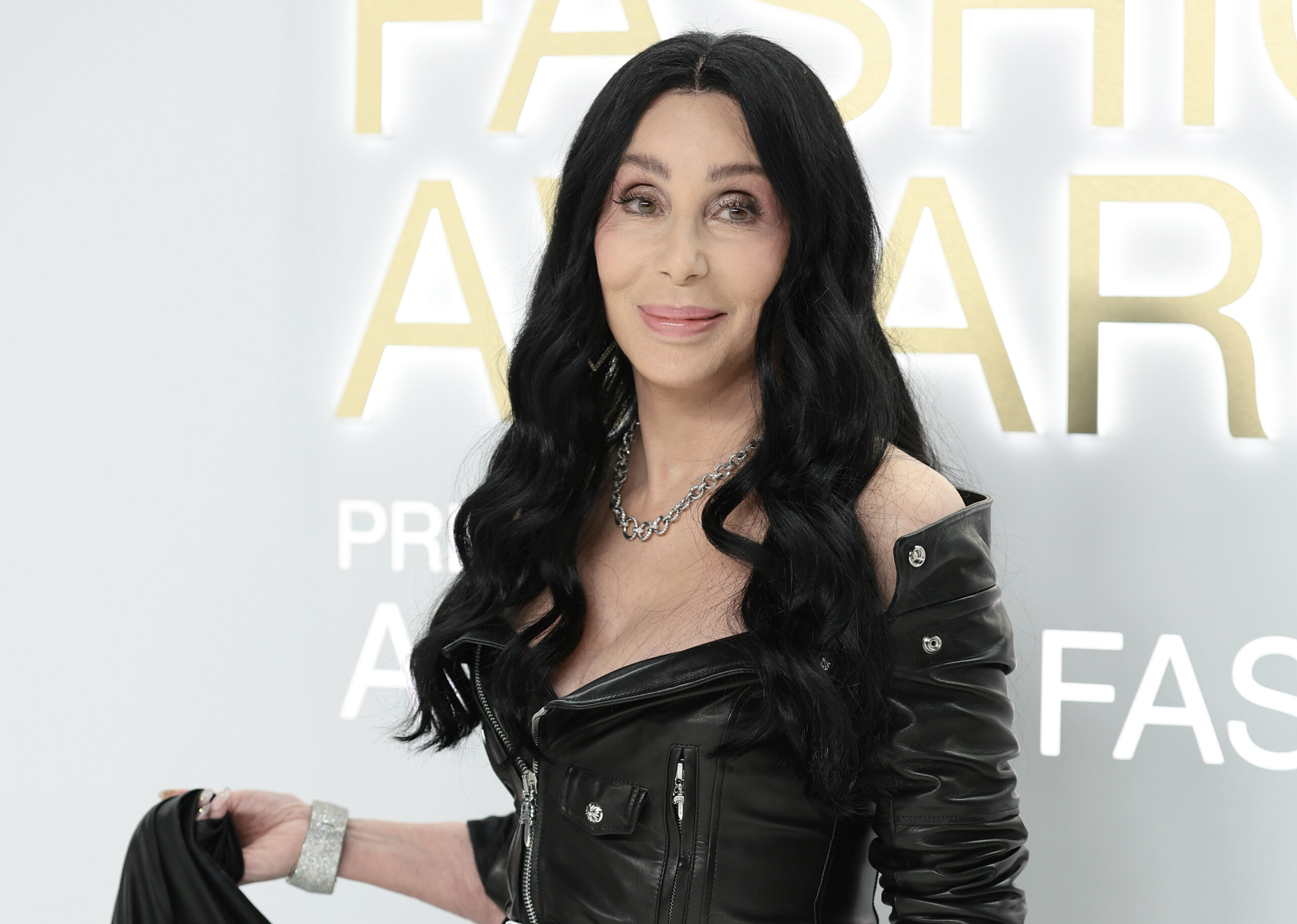 cher-requests-legal-guardianship-of-her-son-because-he-is-“incapable-of-managing-his-resources”