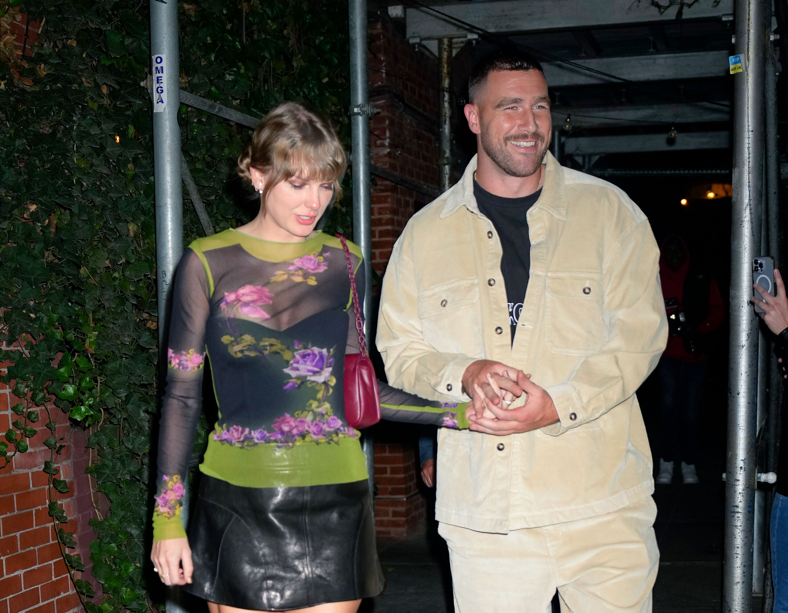 famous-astrologer-predicts-that-taylor-swift-and-travis-kelce-will-marry-in-2024