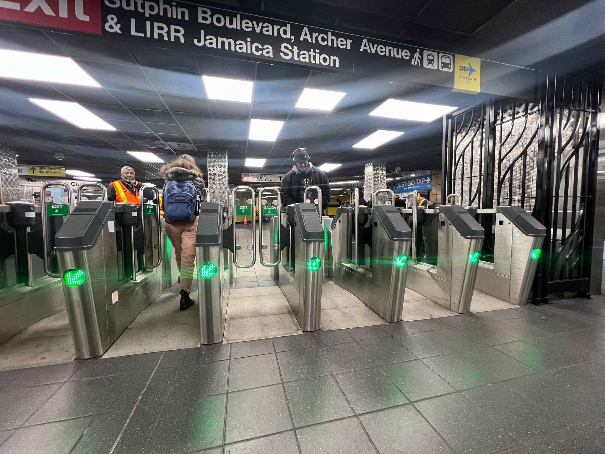 they-announce-a-plan-with-more-technological-barriers-and-firm-actions-against-subway-fare-evaders