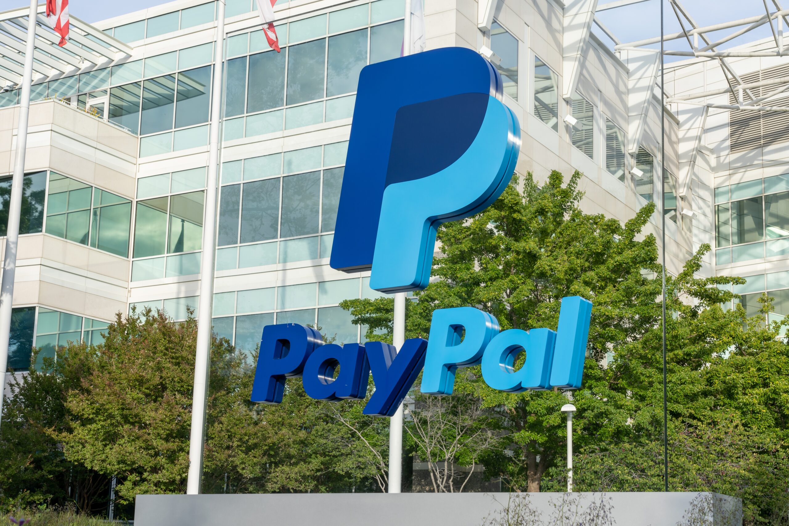 paypal-to-lay-off-more-than-2,500-employees-to-make-way-for-'automation'