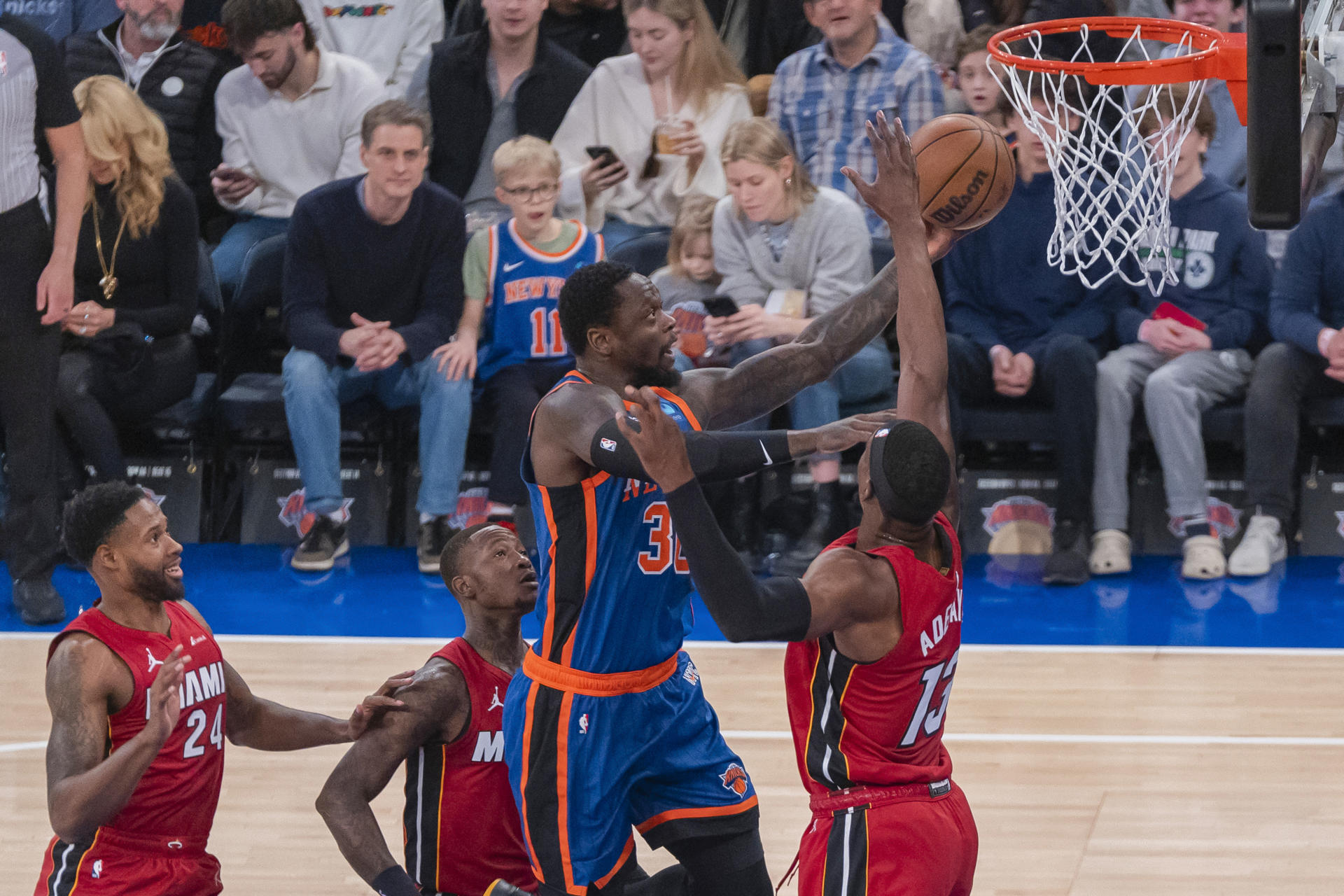 new-york-knicks-lose-julius-randle-three-weeks-after-dislocating-his-right-shoulder