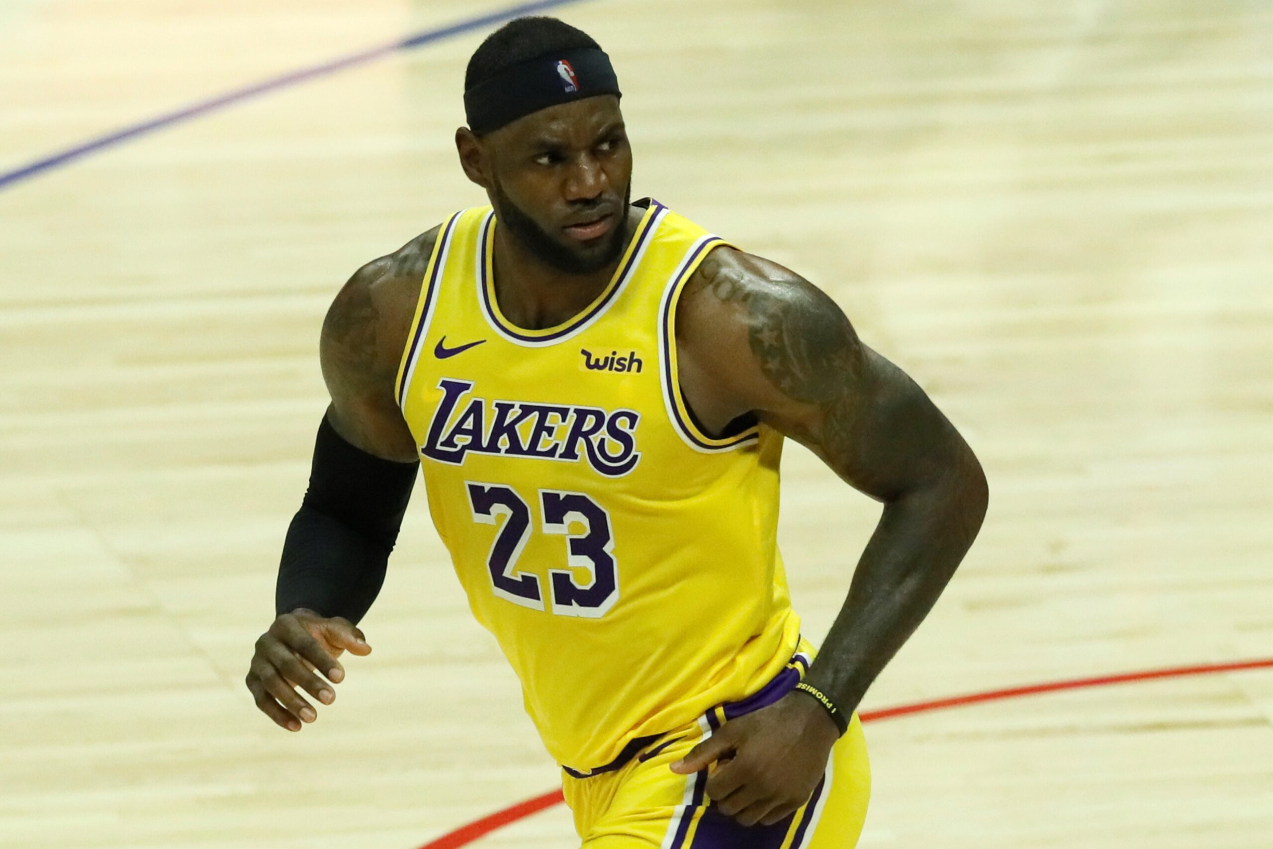 a-“bombshell”-could-shake-the-nba-with-a-possible-departure-of-lebron-james-from-the-los-angeles-lakers