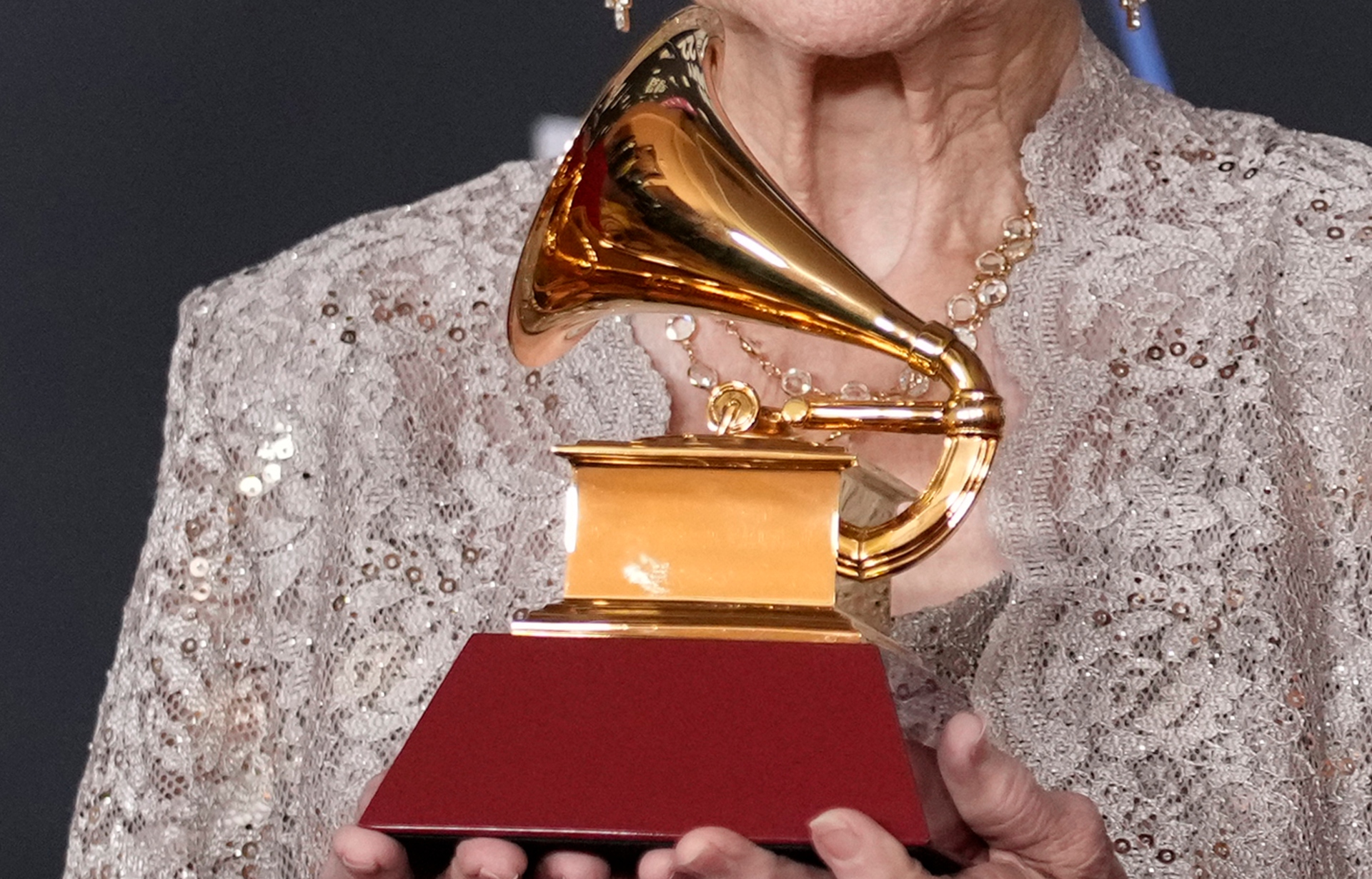 how-to-watch-the-2024-grammys-live-and-at-what-time-the-ceremony-begins