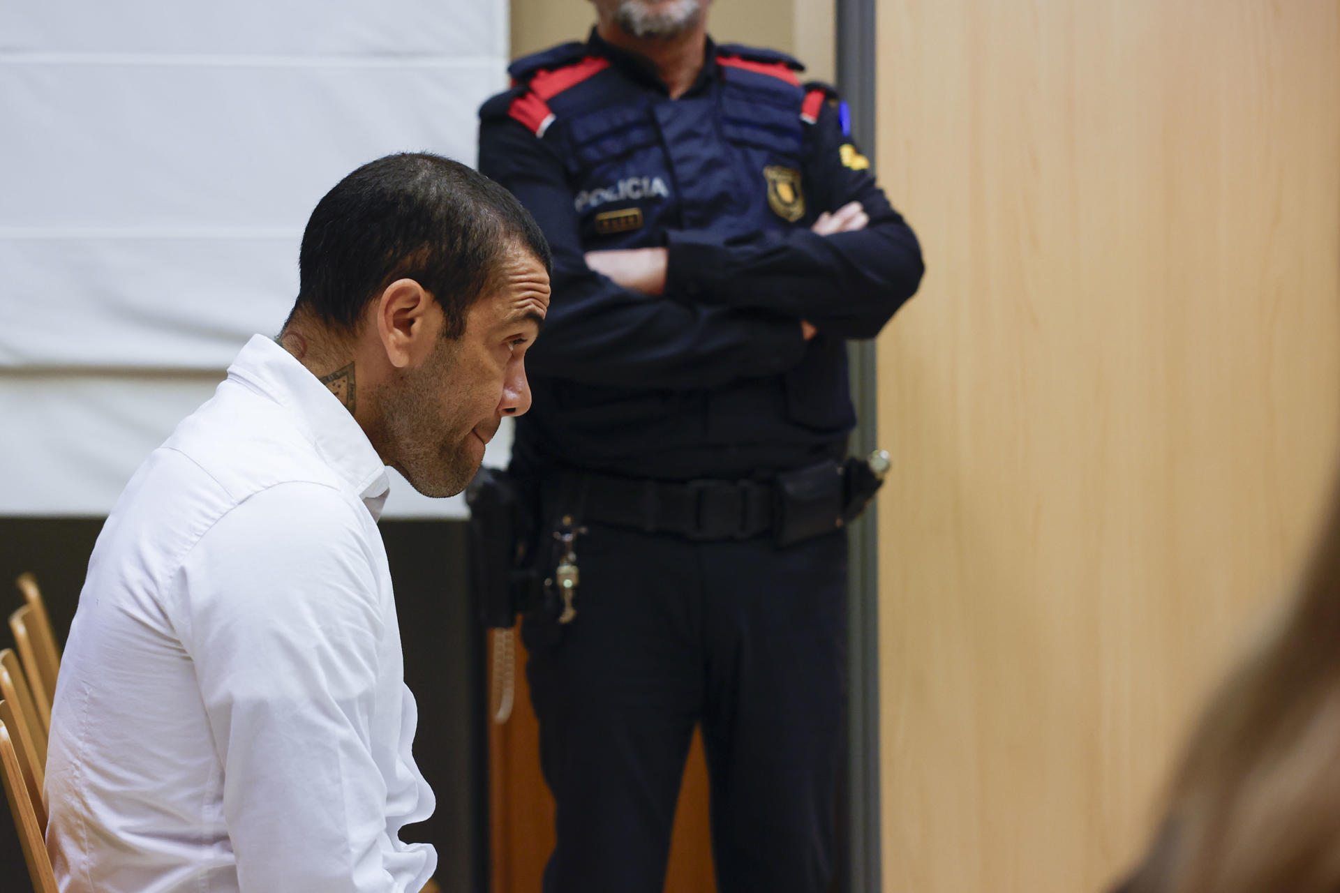 the-trial-of-dani-alves-begins:-first-images-of-the-footballer-after-a-year-in-detention