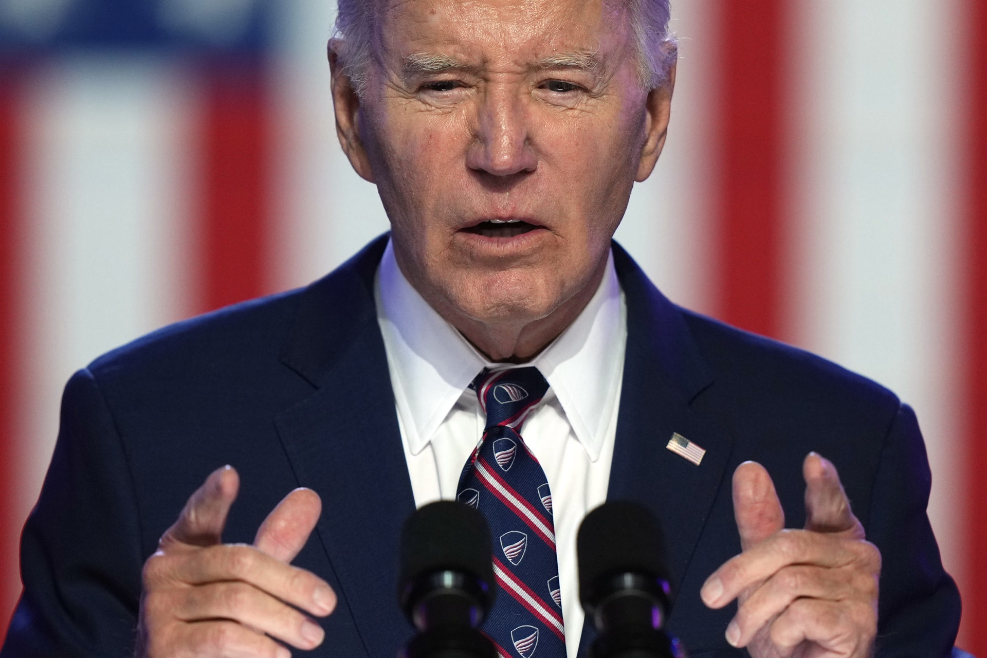 joe-biden-said-he-was-worried-about-king-charles-after-cancer-diagnosis:-“i-look-forward-to-speaking-with-him”