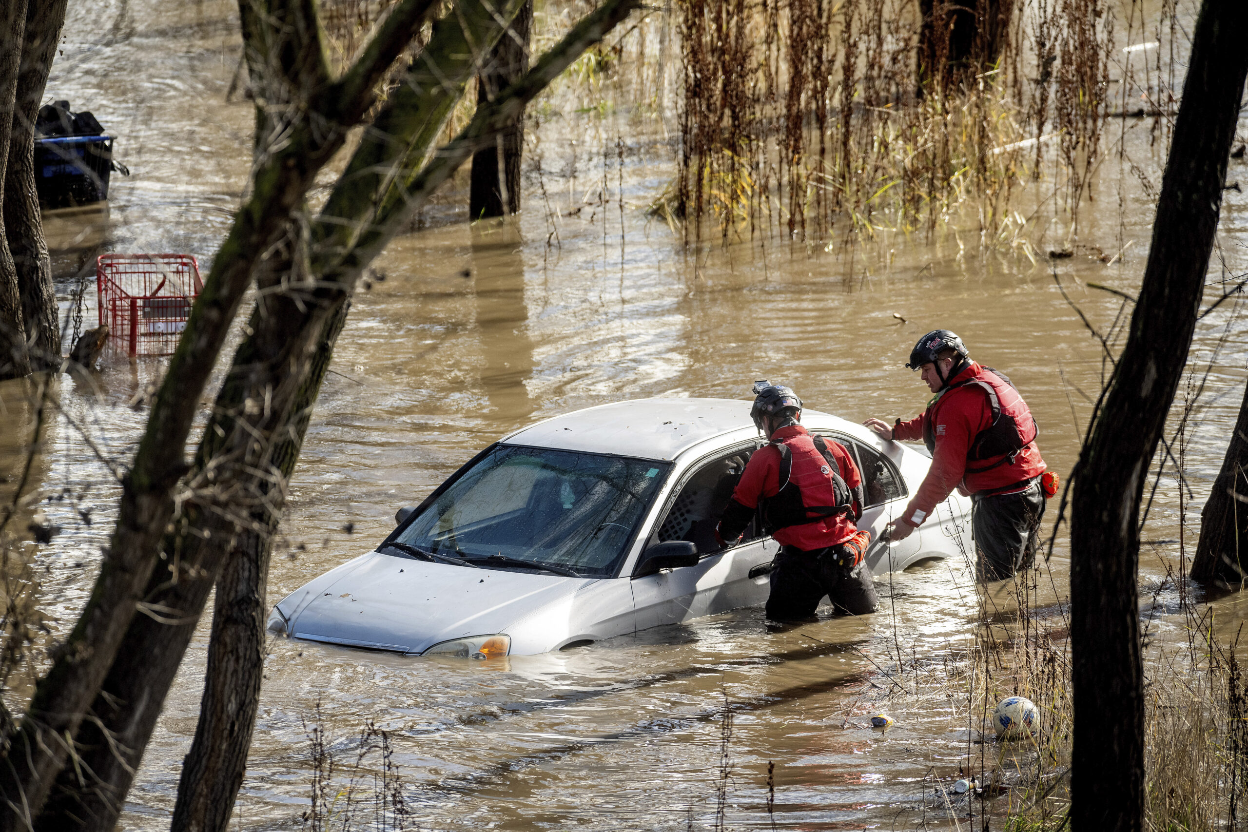 more-than-65-crashes-in-california-due-to-storm-that-keeps-more-than-38-million-under-alert