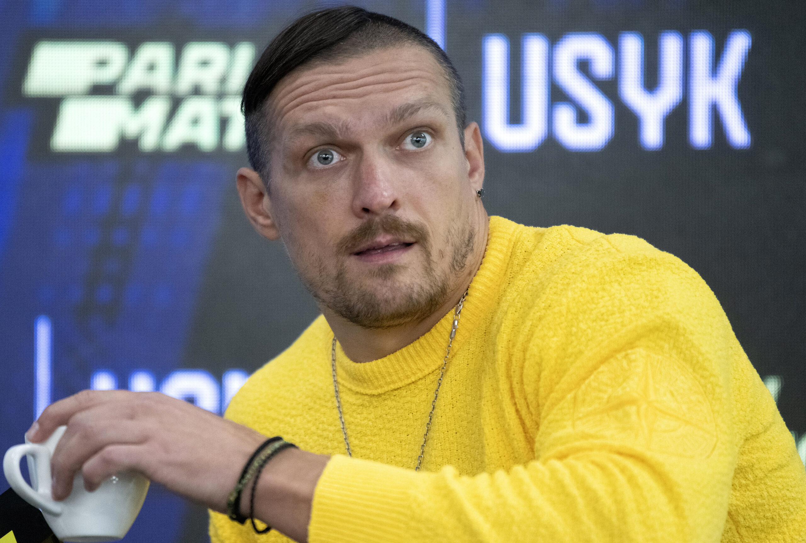 oleksandr-usyk-spoke-about-tyson-fury's-injury:-“i-don't-judge-anyone,-it's-boxing-and-these-things-happen”