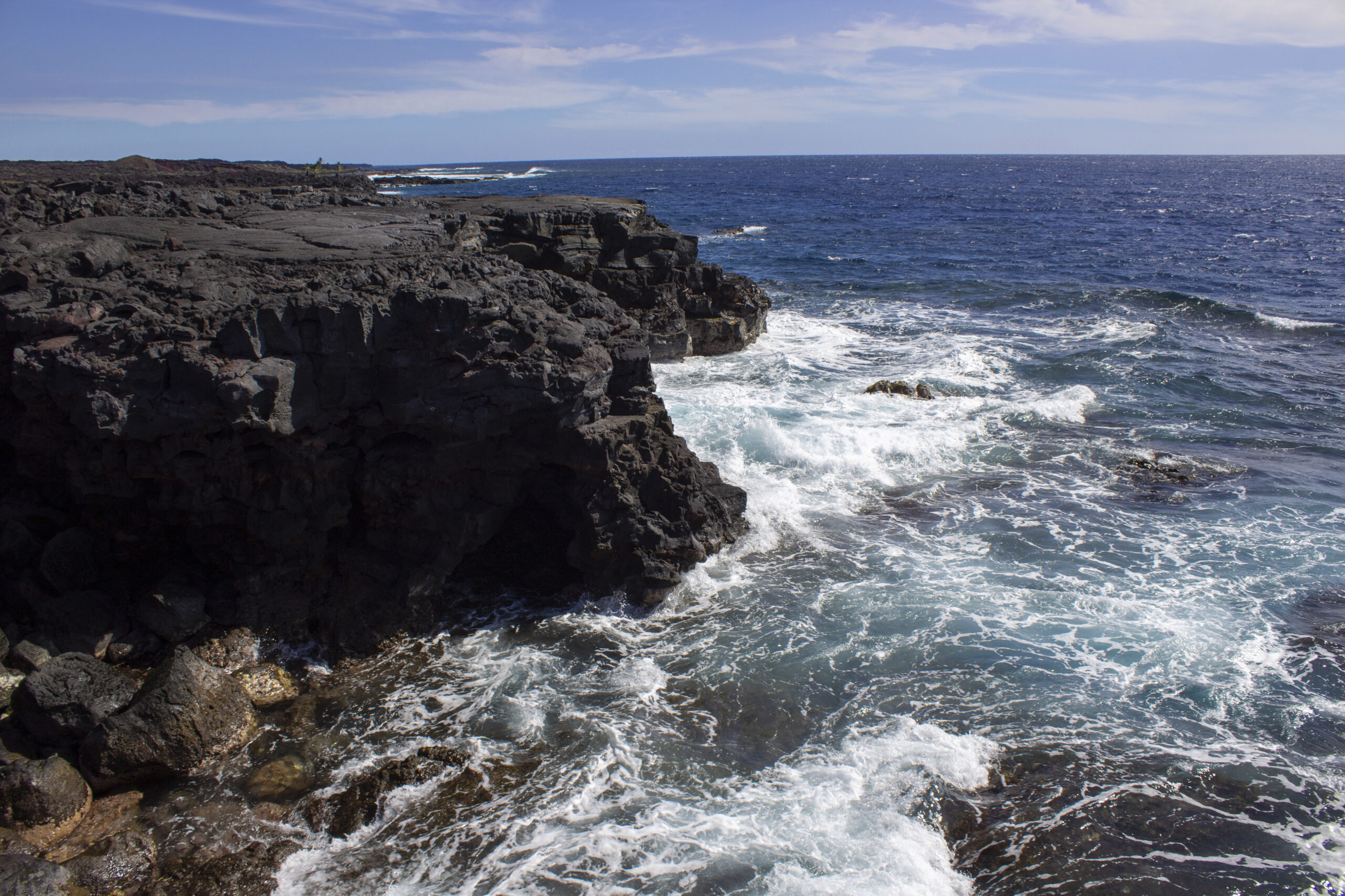 woman-dies-after-slipping-off-a-cliff-in-hawaii-and-being-swept-into-the-ocean