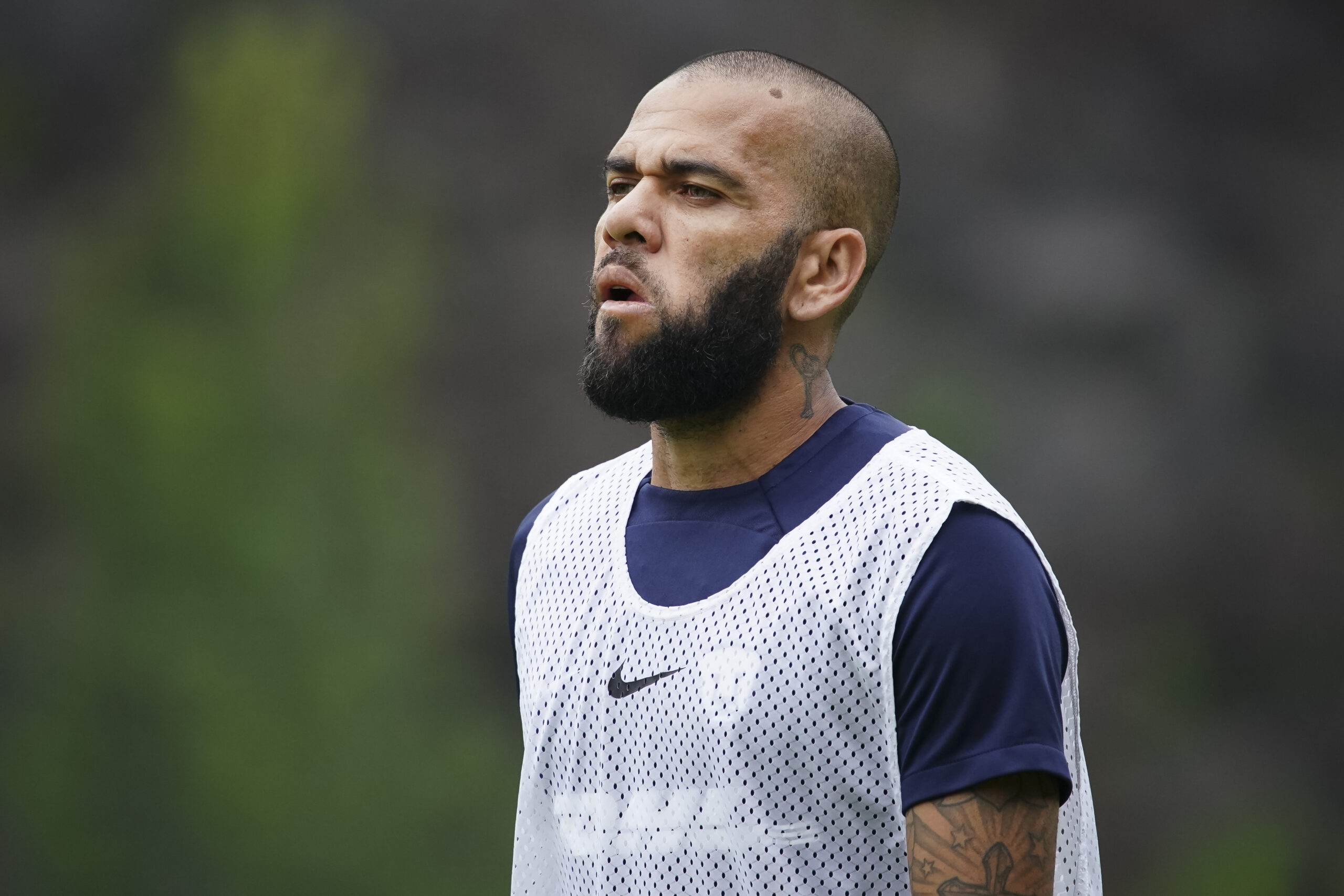 dani-alves-without-privileges-in-prison:-individual-cell-and-cleaning-tasks-in-his-daily-life