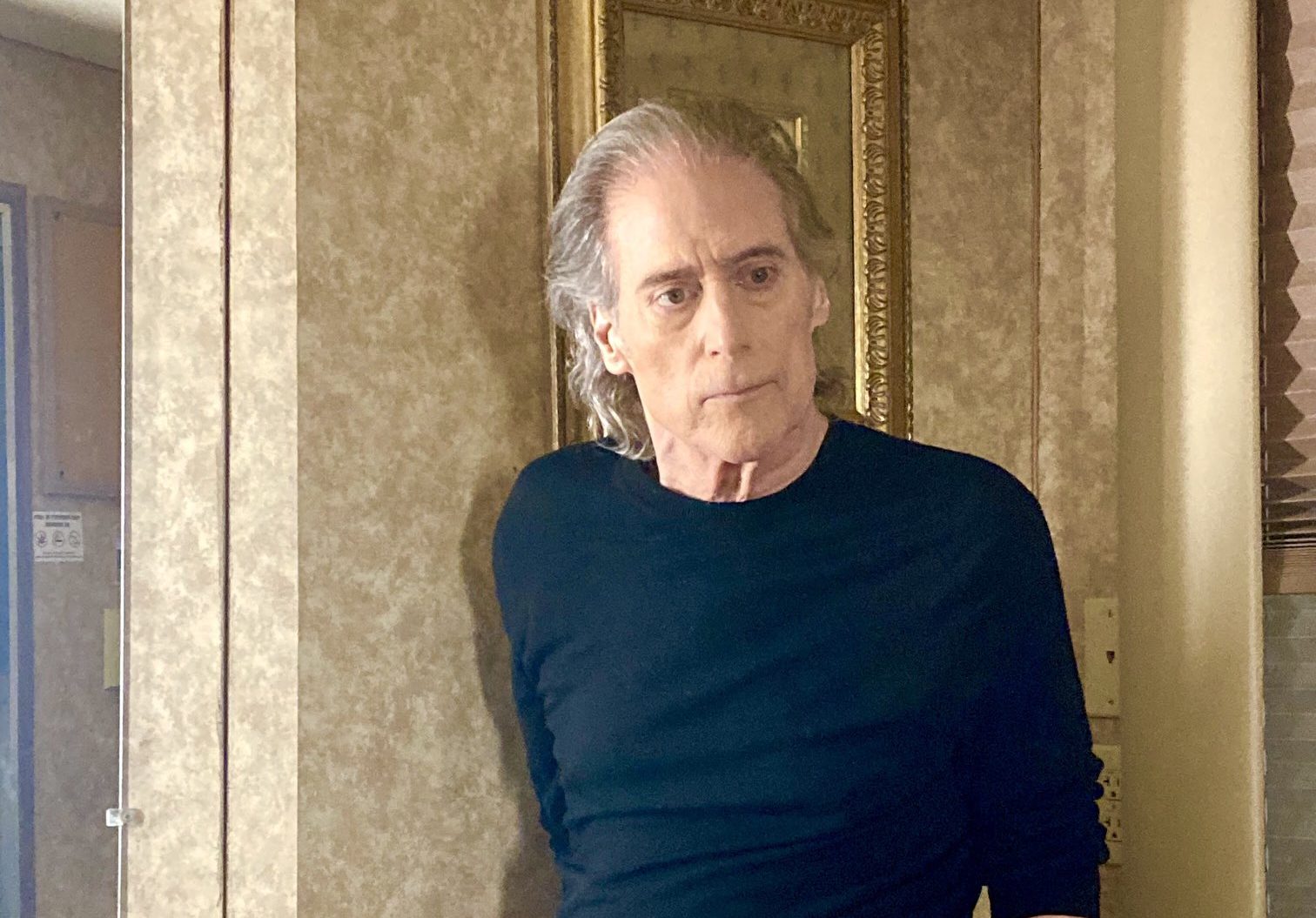 actor-richard-lewis-dies-at-76;-he-is-recognized-for-shows-like-“curb-your-enthusiasm.”