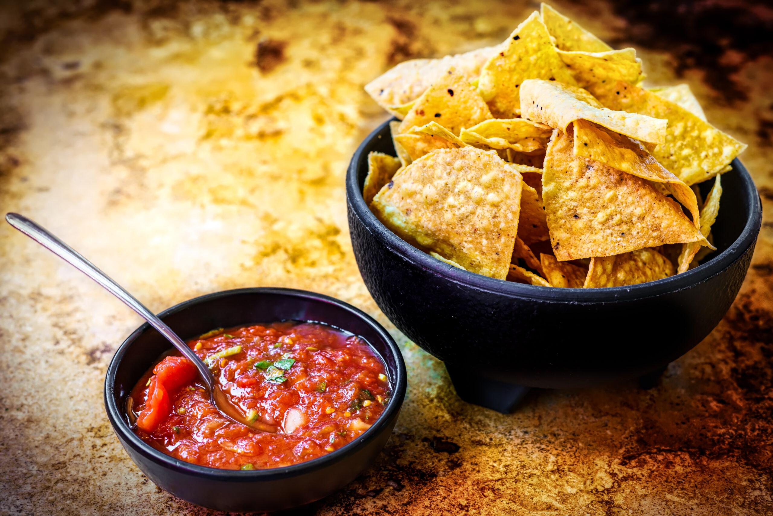 why-mexican-restaurants-give-free-tortilla-chips-and-salsa