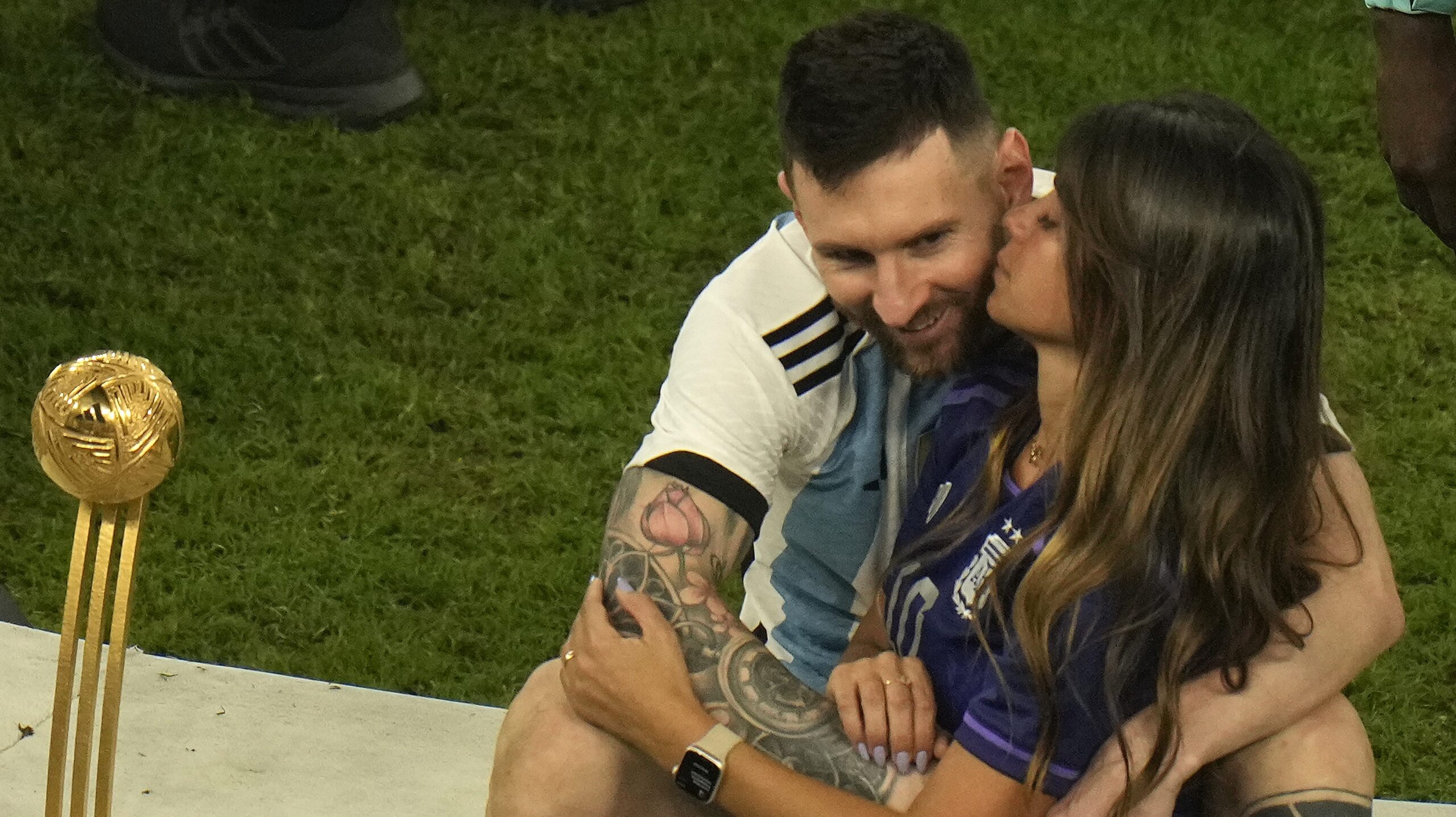 lionel-messi-humbly-celebrated-his-wife-antonela-roccuzzo's-birthday:-“i-love-you-princess”